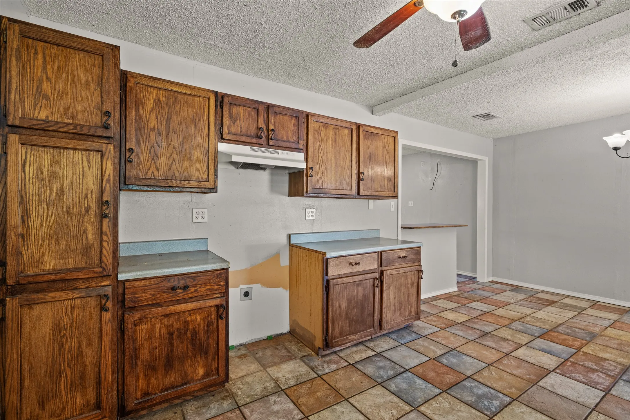 Single Family Residence For Sale in Hunt County , 2577 County Road 2226, Caddo Mills, Texas 75135, 3 Bedroom, 2 Bathroom, Garage spaces, 2,413 Sqft, built in 1983, Preowned, mls#21232655, Real Estate Agent in Caddo Mills, Homes For Sale in Hunt county, Homes For Sale in Caddo Mills, Realtor in Caddo Mills Texas, Real Estate Brokerage Independent Realty Texas, Luminita Cordes Realtor