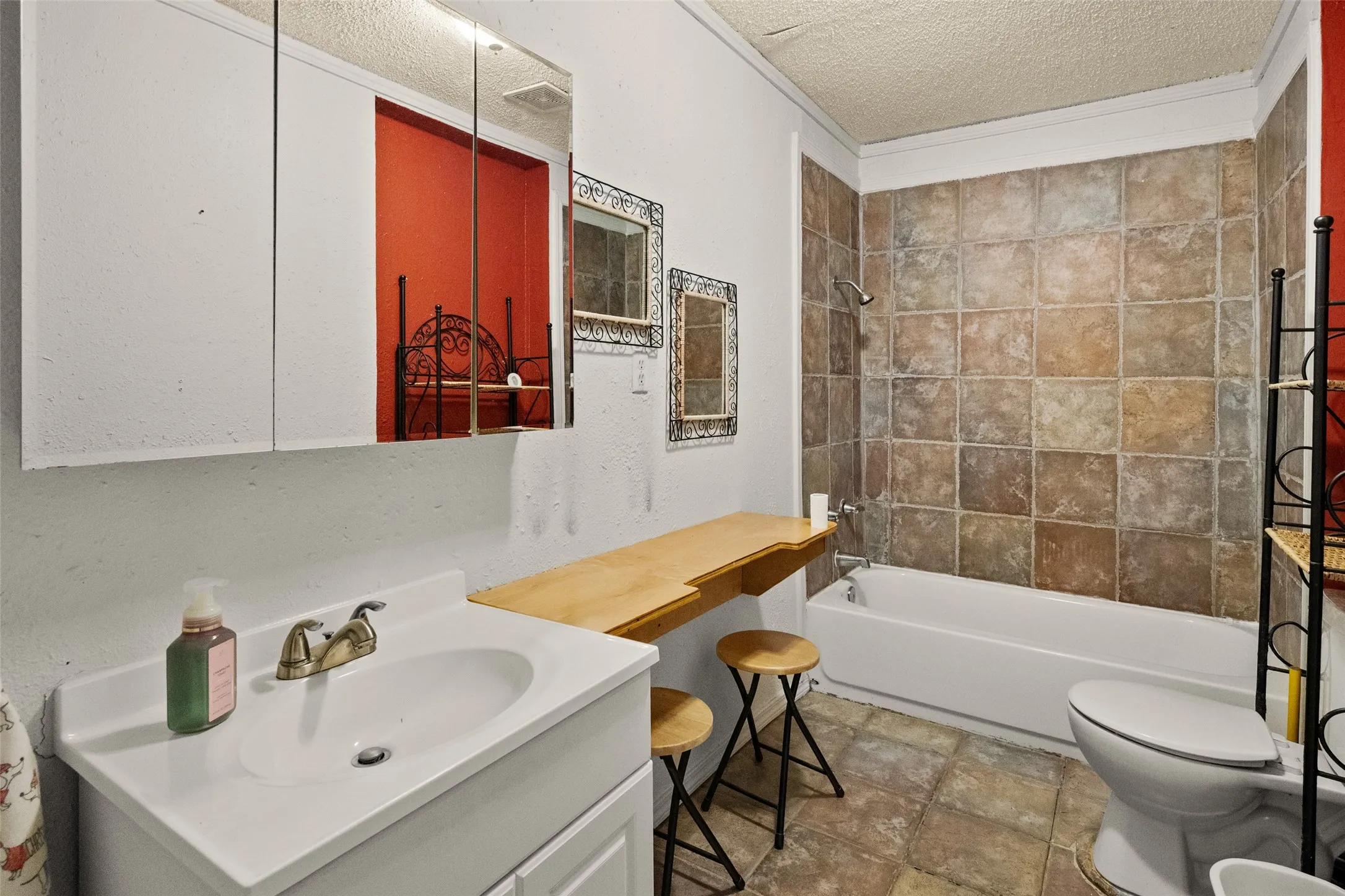 Single Family Residence For Sale in Hunt County , 2577 County Road 2226, Caddo Mills, Texas 75135, 3 Bedroom, 2 Bathroom, Garage spaces, 2,413 Sqft, built in 1983, Preowned, mls#21232655, Real Estate Agent in Caddo Mills, Homes For Sale in Hunt county, Homes For Sale in Caddo Mills, Realtor in Caddo Mills Texas, Real Estate Brokerage Independent Realty Texas, Luminita Cordes Realtor