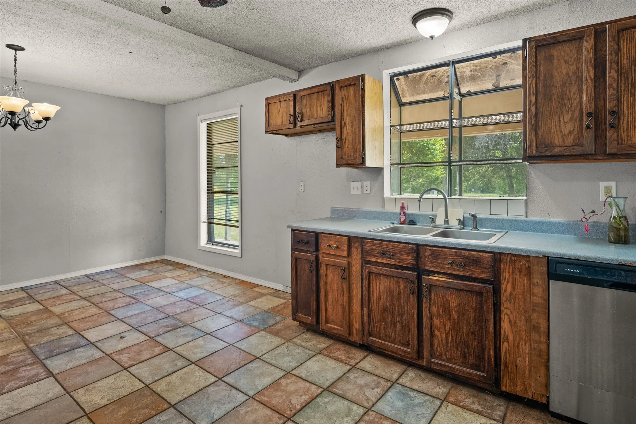 Kitchen and Breakfast area