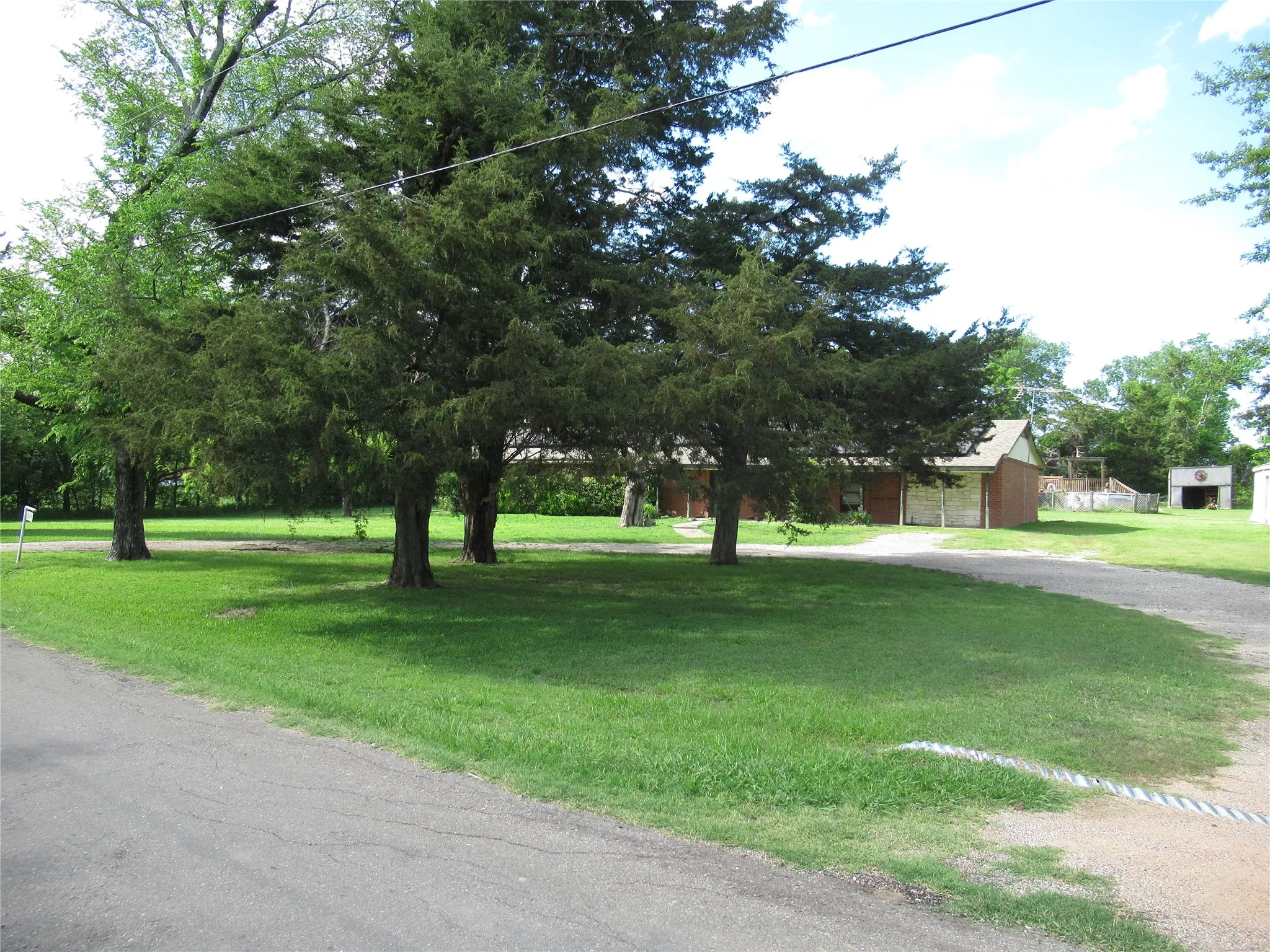 Single Family Residence For Sale in Hunt County , 2577 County Road 2226, Caddo Mills, Texas 75135, 3 Bedroom, 2 Bathroom, Garage spaces, 2,413 Sqft, built in 1983, Preowned, mls#21232655, Real Estate Agent in Caddo Mills, Homes For Sale in Hunt county, Homes For Sale in Caddo Mills, Realtor in Caddo Mills Texas, Real Estate Brokerage Independent Realty Texas, Luminita Cordes Realtor