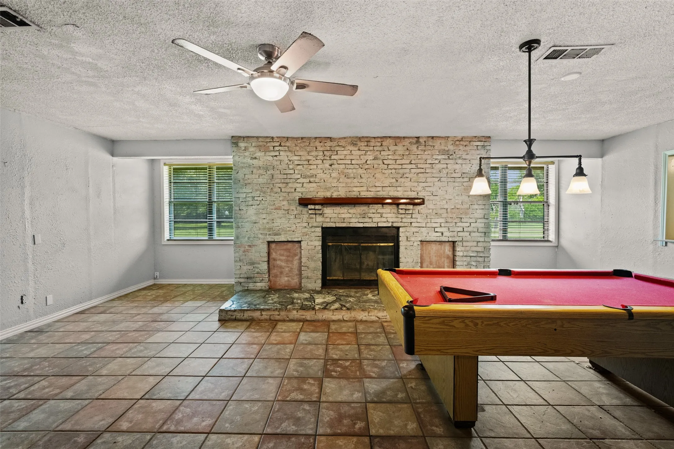Single Family Residence For Sale in Hunt County , 2577 County Road 2226, Caddo Mills, Texas 75135, 3 Bedroom, 2 Bathroom, Garage spaces, 2,413 Sqft, built in 1983, Preowned, mls#21232655, Real Estate Agent in Caddo Mills, Homes For Sale in Hunt county, Homes For Sale in Caddo Mills, Realtor in Caddo Mills Texas, Real Estate Brokerage Independent Realty Texas, Luminita Cordes Realtor