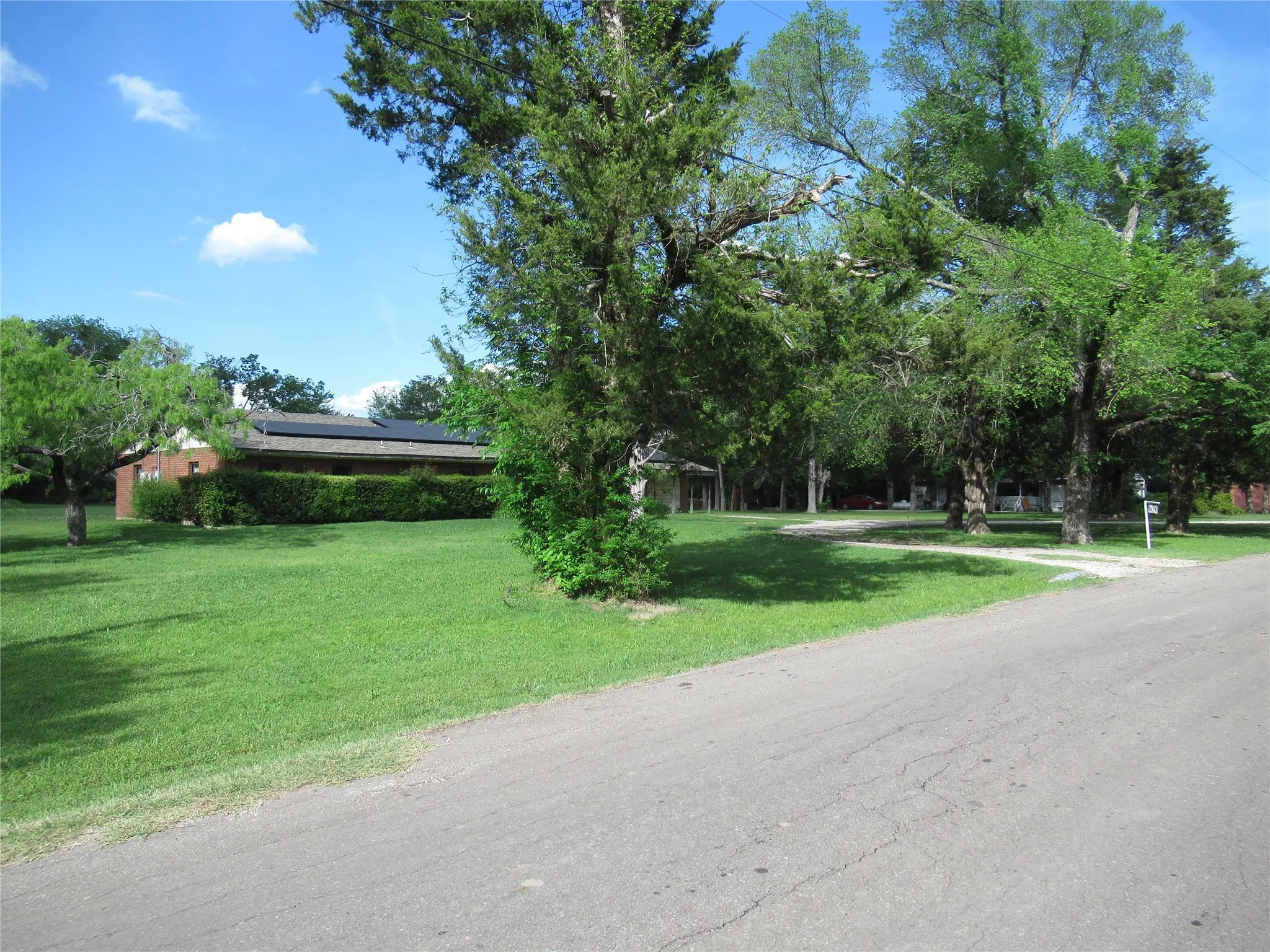 Single Family Residence For Sale in Hunt County , 2577 County Road 2226, Caddo Mills, Texas 75135, 3 Bedroom, 2 Bathroom, Garage spaces, 2,413 Sqft, built in 1983, Preowned, mls#21232655, Real Estate Agent in Caddo Mills, Homes For Sale in Hunt county, Homes For Sale in Caddo Mills, Realtor in Caddo Mills Texas, Real Estate Brokerage Independent Realty Texas, Luminita Cordes Realtor
