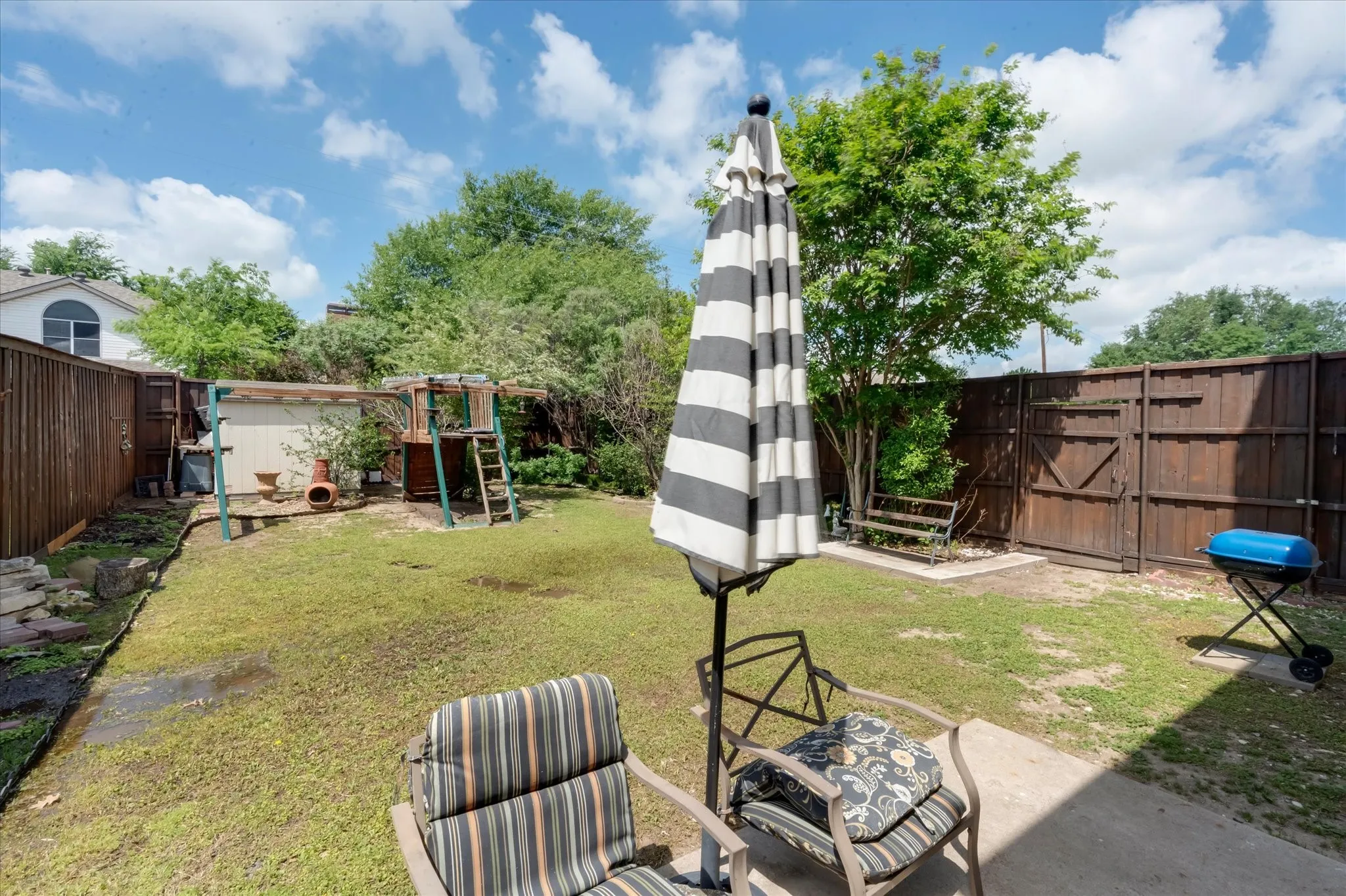 Single Family Residence For Sale in Denton County , 2071 Sunset Lane, Lewisville, Texas 75067, 4 Bedroom, 3 Bathroom, 2 Garage spaces, 2,479 Sqft, built in 1994, mls#21236483, Real Estate Agent in Lewisville, Homes For Sale in Denton county, Homes For Sale in Lewisville, Realtor in Lewisville Texas, Real Estate Brokerage Independent Realty Texas, Luminita Cordes Realtor