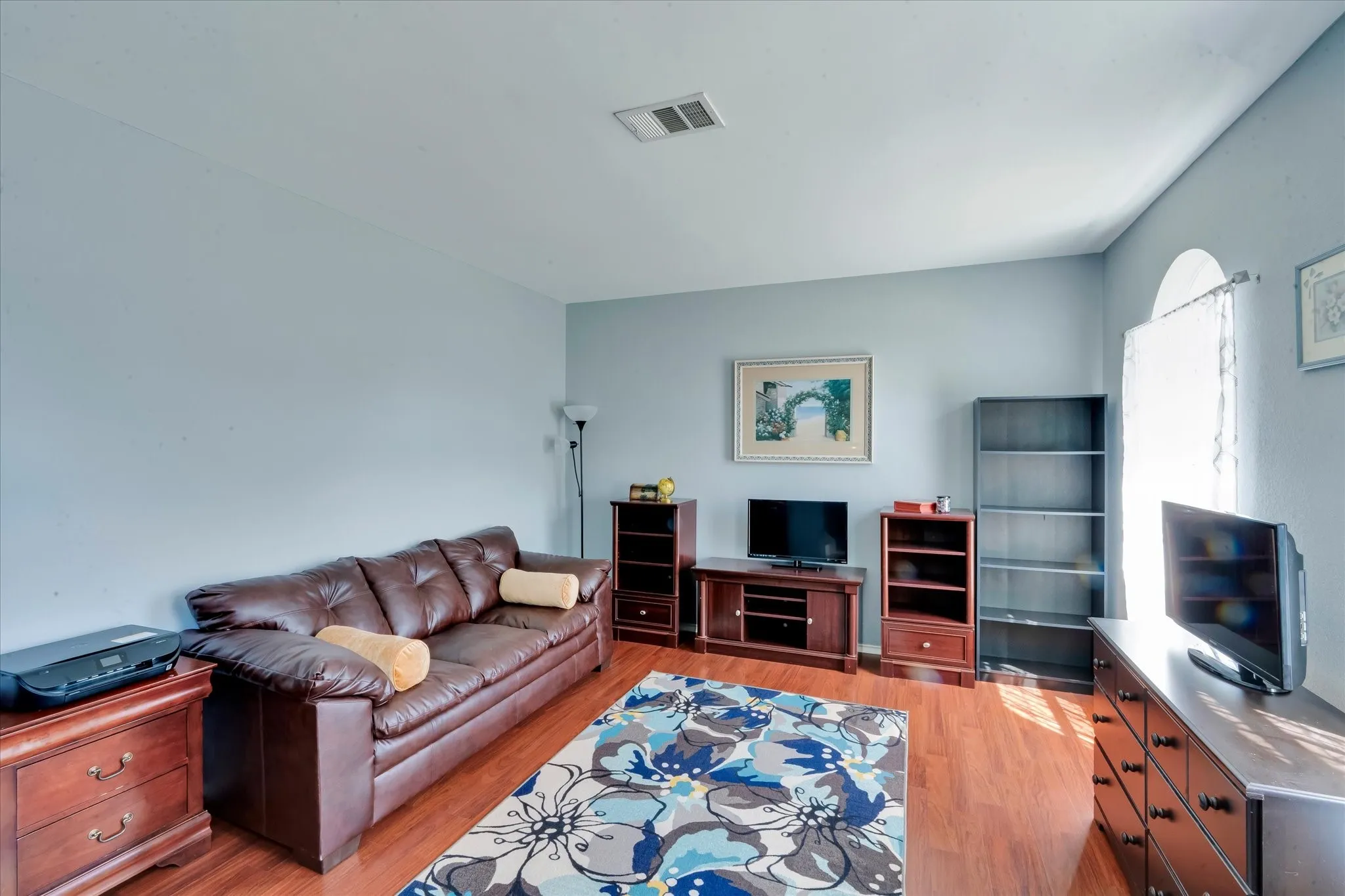 Single Family Residence For Sale in Denton County , 2071 Sunset Lane, Lewisville, Texas 75067, 4 Bedroom, 3 Bathroom, 2 Garage spaces, 2,479 Sqft, built in 1994, mls#21236483, Real Estate Agent in Lewisville, Homes For Sale in Denton county, Homes For Sale in Lewisville, Realtor in Lewisville Texas, Real Estate Brokerage Independent Realty Texas, Luminita Cordes Realtor