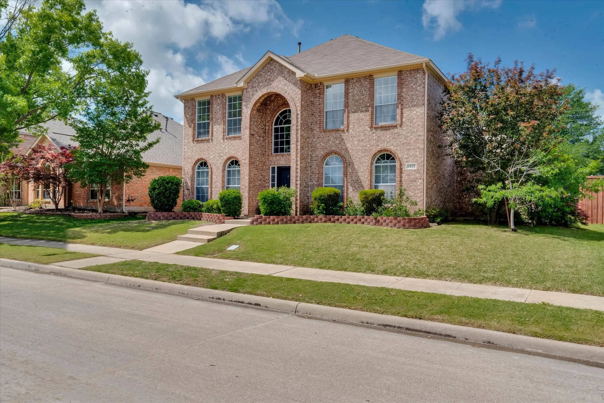 Single Family Residence For Sale in Denton County , 2071 Sunset Lane, Lewisville, Texas 75067, 4 Bedroom, 3 Bathroom, 2 Garage spaces, 2,479 Sqft, built in 1994, mls#21236483, Real Estate Agent in Lewisville, Homes For Sale in Denton county, Homes For Sale in Lewisville, Realtor in Lewisville Texas, Real Estate Brokerage Independent Realty Texas, Luminita Cordes Realtor