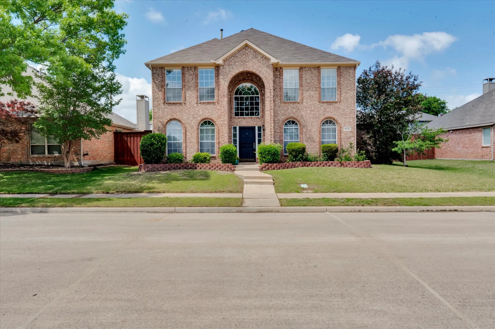 Single Family Residence For Sale in Denton County , 2071 Sunset Lane, Lewisville, Texas 75067, 4 Bedroom, 3 Bathroom, 2 Garage spaces, 2,479 Sqft, built in 1994, mls#21236483, Real Estate Agent in Lewisville, Homes For Sale in Denton county, Homes For Sale in Lewisville, Realtor in Lewisville Texas, Real Estate Brokerage Independent Realty Texas, Luminita Cordes Realtor
