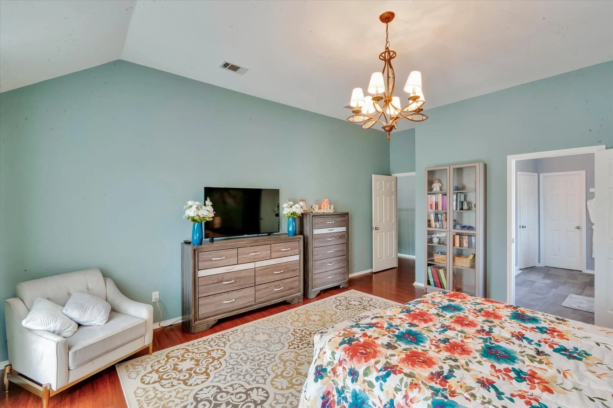 Single Family Residence For Sale in Denton County , 2071 Sunset Lane, Lewisville, Texas 75067, 4 Bedroom, 3 Bathroom, 2 Garage spaces, 2,479 Sqft, built in 1994, mls#21236483, Real Estate Agent in Lewisville, Homes For Sale in Denton county, Homes For Sale in Lewisville, Realtor in Lewisville Texas, Real Estate Brokerage Independent Realty Texas, Luminita Cordes Realtor