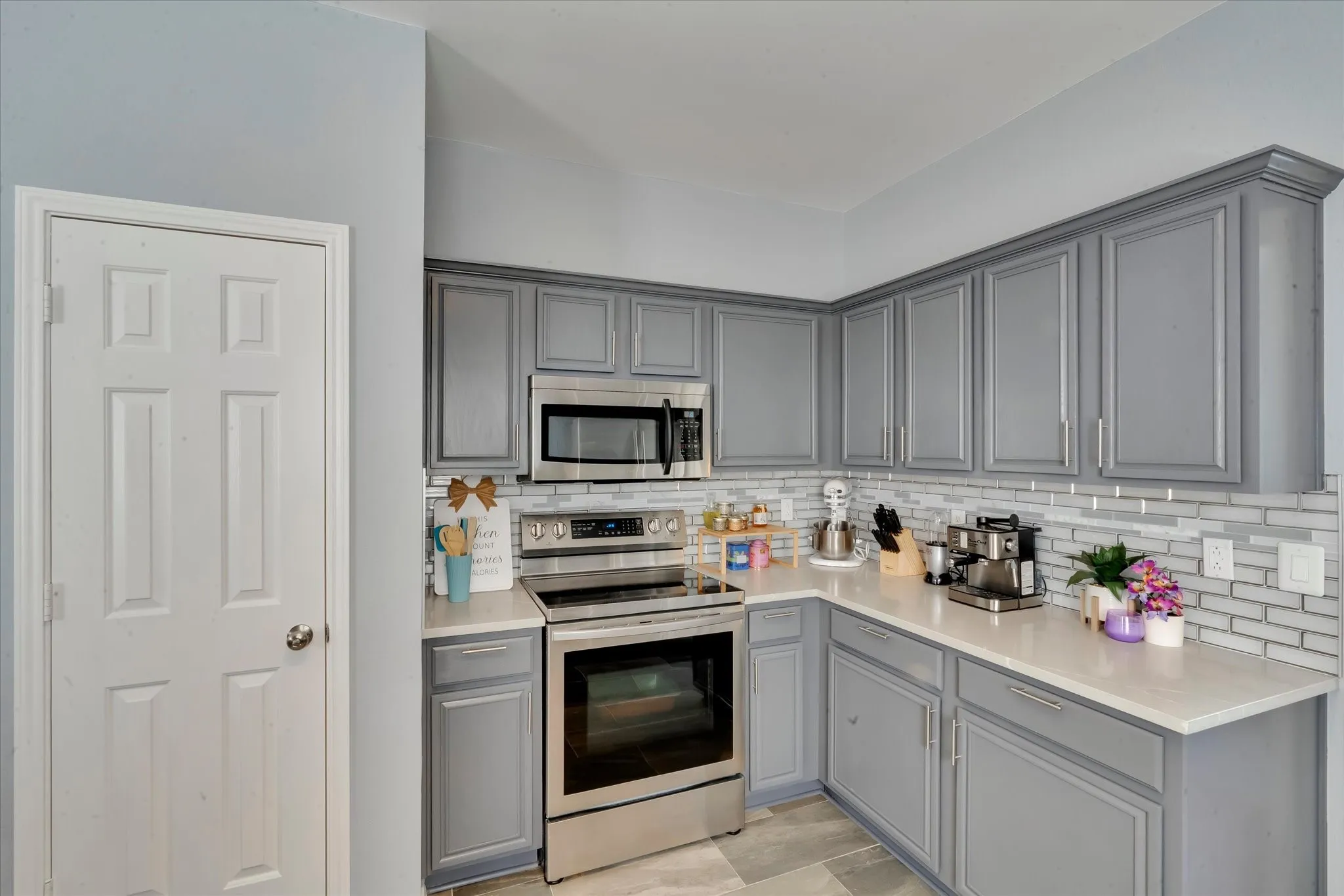 Single Family Residence For Sale in Denton County , 2071 Sunset Lane, Lewisville, Texas 75067, 4 Bedroom, 3 Bathroom, 2 Garage spaces, 2,479 Sqft, built in 1994, mls#21236483, Real Estate Agent in Lewisville, Homes For Sale in Denton county, Homes For Sale in Lewisville, Realtor in Lewisville Texas, Real Estate Brokerage Independent Realty Texas, Luminita Cordes Realtor