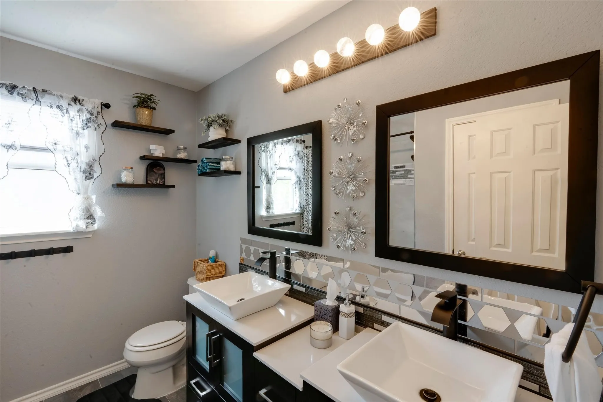 Full bathroom upstairs upgraded counter tops, flooring