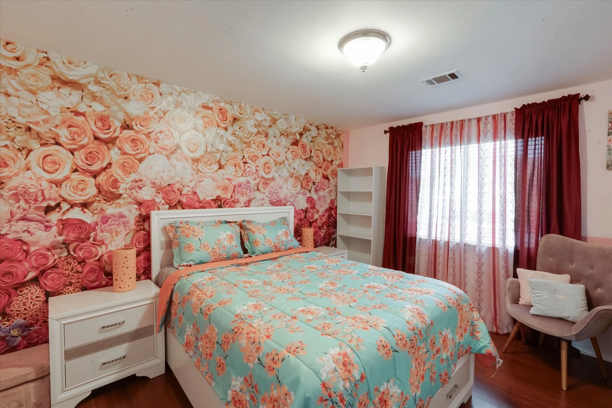 Single Family Residence For Sale in Denton County , 2071 Sunset Lane, Lewisville, Texas 75067, 4 Bedroom, 3 Bathroom, 2 Garage spaces, 2,479 Sqft, built in 1994, mls#21236483, Real Estate Agent in Lewisville, Homes For Sale in Denton county, Homes For Sale in Lewisville, Realtor in Lewisville Texas, Real Estate Brokerage Independent Realty Texas, Luminita Cordes Realtor
