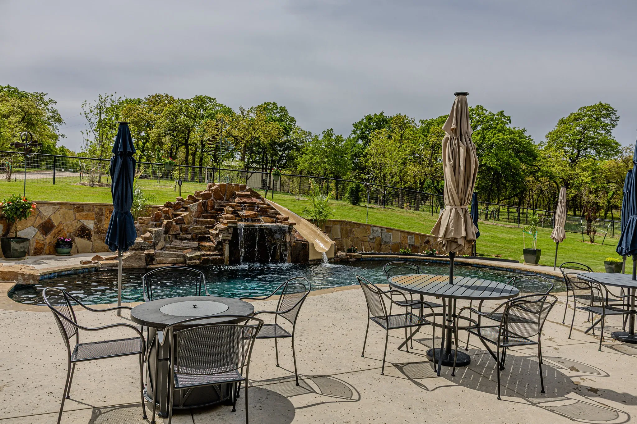 Single Family Residence For Sale in Parker County , 1007 Glenoaks Drive, Weatherford, Texas 76088, 4 Bedroom, 3 Bathroom, 3 Garage spaces, 2,785 Sqft, built in 2022, Preowned, mls#21230285, Real Estate Agent in Weatherford, Homes For Sale in Parker county, Homes For Sale in Weatherford, Realtor in Weatherford Texas, Real Estate Brokerage Independent Realty Texas, Luminita Cordes Realtor