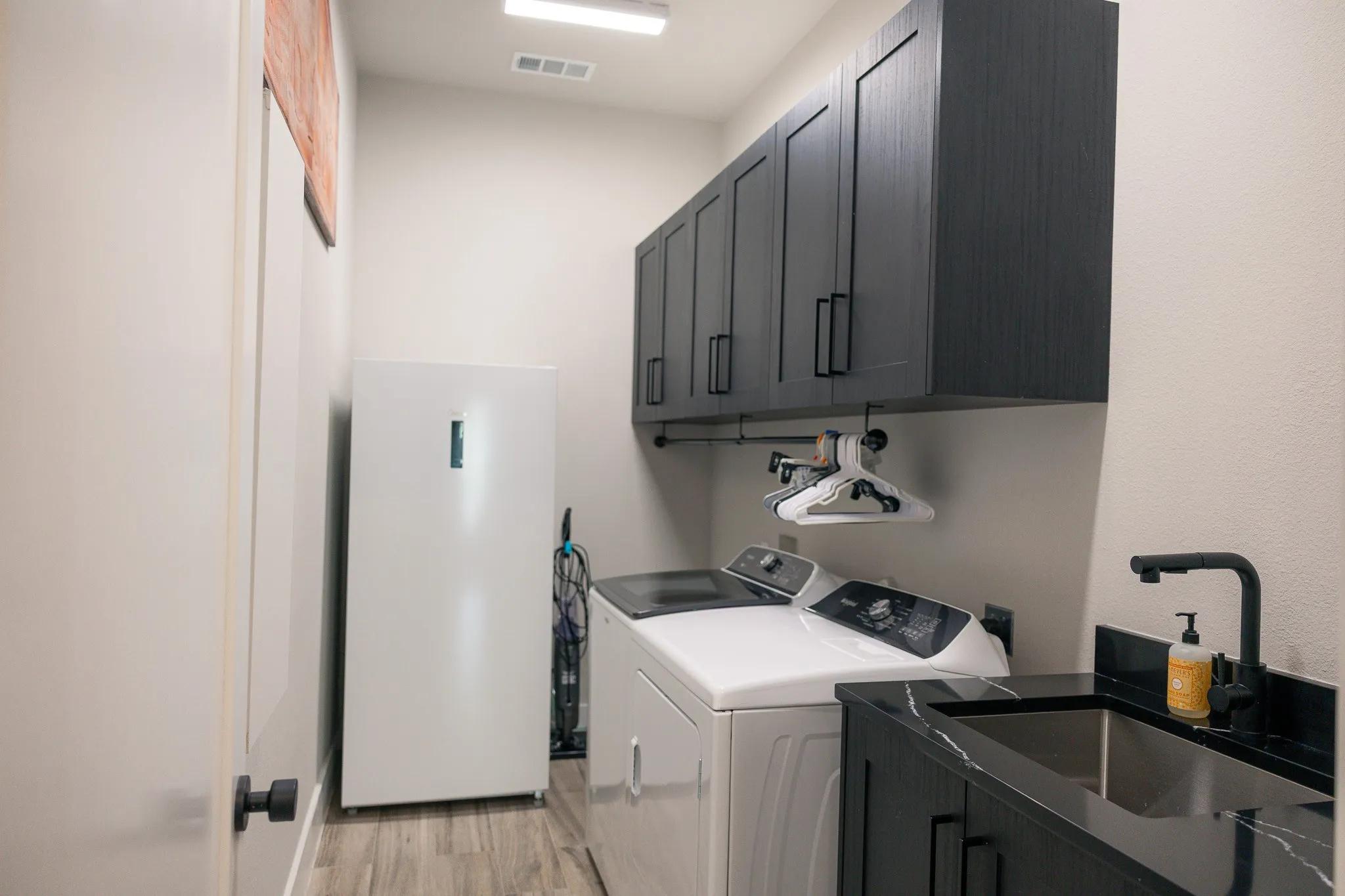 Single Family Residence For Sale in Parker County , 1007 Glenoaks Drive, Weatherford, Texas 76088, 4 Bedroom, 3 Bathroom, 3 Garage spaces, 2,785 Sqft, built in 2022, Preowned, mls#21230285, Real Estate Agent in Weatherford, Homes For Sale in Parker county, Homes For Sale in Weatherford, Realtor in Weatherford Texas, Real Estate Brokerage Independent Realty Texas, Luminita Cordes Realtor