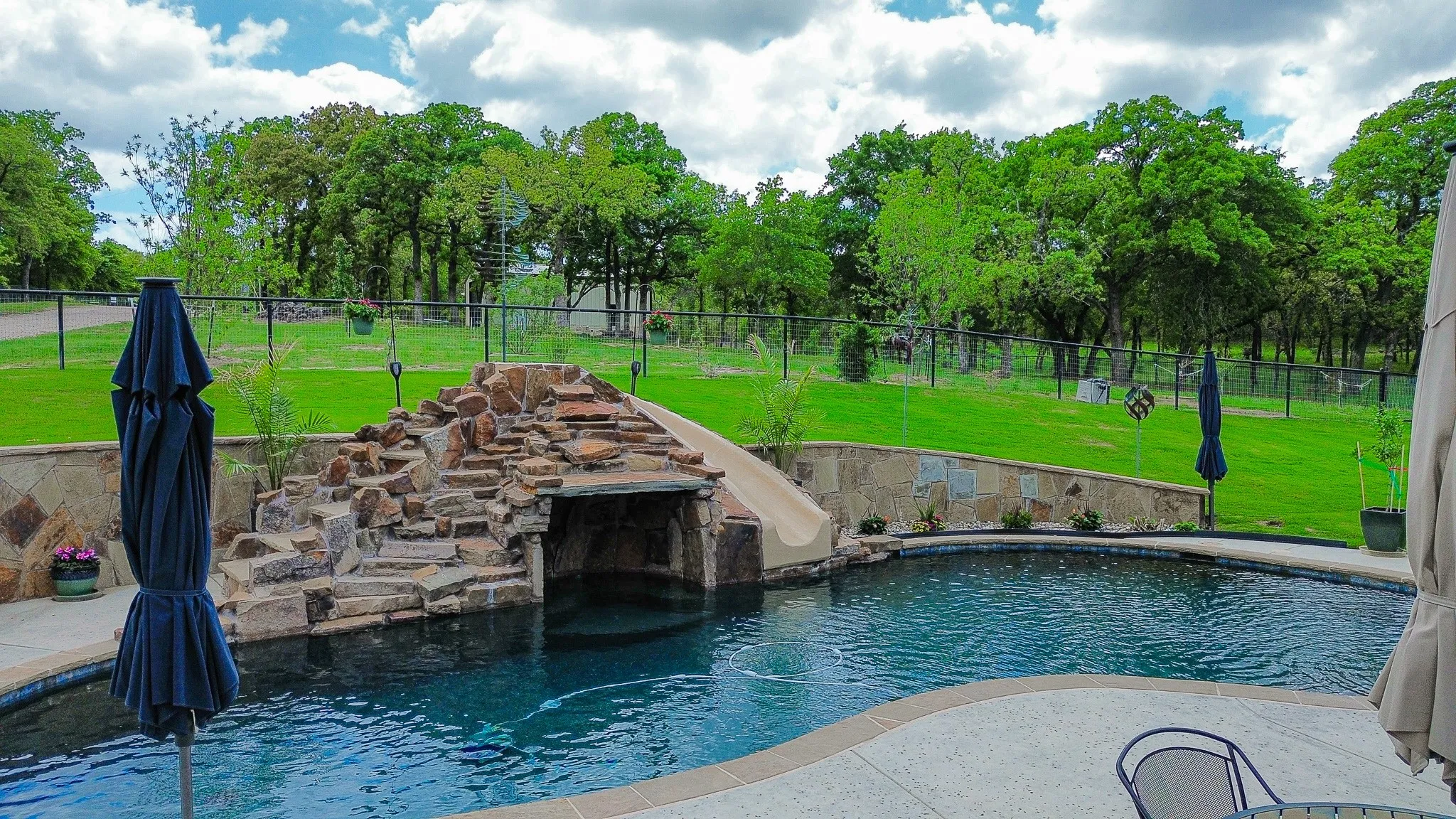 Single Family Residence For Sale in Parker County , 1007 Glenoaks Drive, Weatherford, Texas 76088, 4 Bedroom, 3 Bathroom, 3 Garage spaces, 2,785 Sqft, built in 2022, Preowned, mls#21230285, Real Estate Agent in Weatherford, Homes For Sale in Parker county, Homes For Sale in Weatherford, Realtor in Weatherford Texas, Real Estate Brokerage Independent Realty Texas, Luminita Cordes Realtor