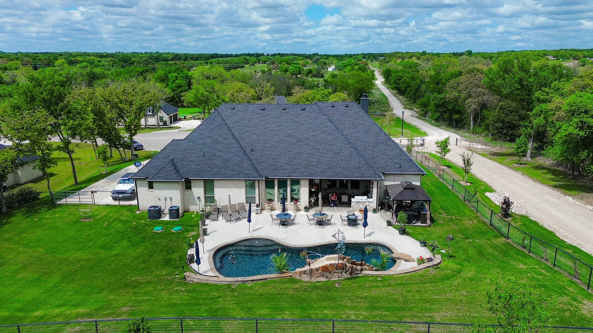 Single Family Residence For Sale in Parker County , 1007 Glenoaks Drive, Weatherford, Texas 76088, 4 Bedroom, 3 Bathroom, 3 Garage spaces, 2,785 Sqft, built in 2022, Preowned, mls#21230285, Real Estate Agent in Weatherford, Homes For Sale in Parker county, Homes For Sale in Weatherford, Realtor in Weatherford Texas, Real Estate Brokerage Independent Realty Texas, Luminita Cordes Realtor