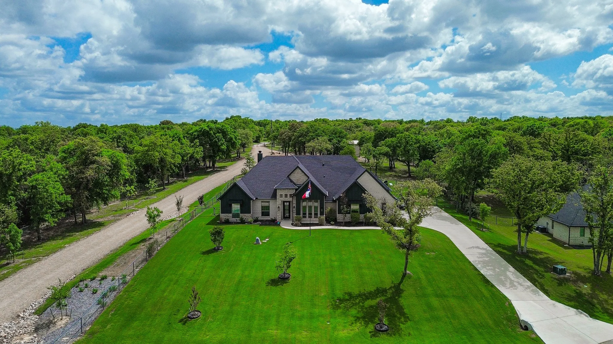 Single Family Residence For Sale in Parker County , 1007 Glenoaks Drive, Weatherford, Texas 76088, 4 Bedroom, 3 Bathroom, 3 Garage spaces, 2,785 Sqft, built in 2022, Preowned, mls#21230285, Real Estate Agent in Weatherford, Homes For Sale in Parker county, Homes For Sale in Weatherford, Realtor in Weatherford Texas, Real Estate Brokerage Independent Realty Texas, Luminita Cordes Realtor