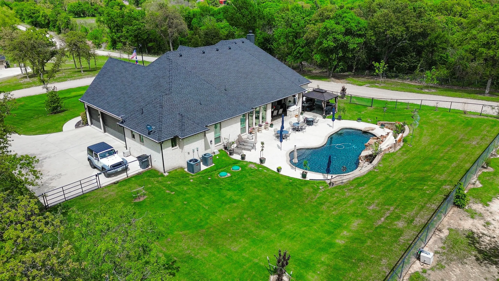 Single Family Residence For Sale in Parker County , 1007 Glenoaks Drive, Weatherford, Texas 76088, 4 Bedroom, 3 Bathroom, 3 Garage spaces, 2,785 Sqft, built in 2022, Preowned, mls#21230285, Real Estate Agent in Weatherford, Homes For Sale in Parker county, Homes For Sale in Weatherford, Realtor in Weatherford Texas, Real Estate Brokerage Independent Realty Texas, Luminita Cordes Realtor