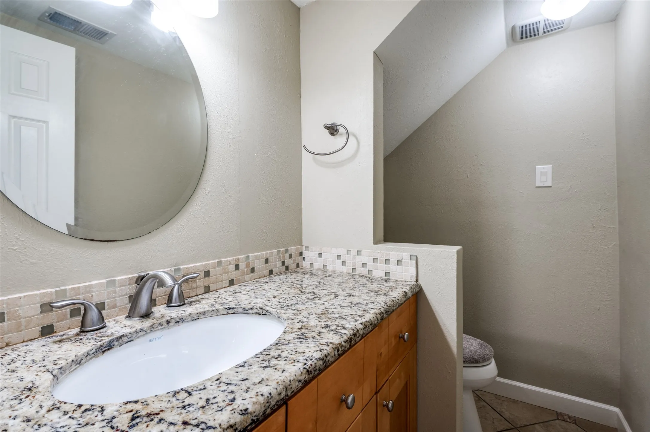 Condominium For Sale in Dallas County , 4132 Cole Avenue 102, Dallas, Texas 75204, 2 Bedroom, 2 Bathroom, Garage spaces, 1,080 Sqft, built in 1983, Preowned, mls#21236644, Real Estate Agent in Dallas, Homes For Sale in Dallas county, Homes For Sale in Dallas, Realtor in Dallas Texas, Real Estate Brokerage Independent Realty Texas, Luminita Cordes Realtor