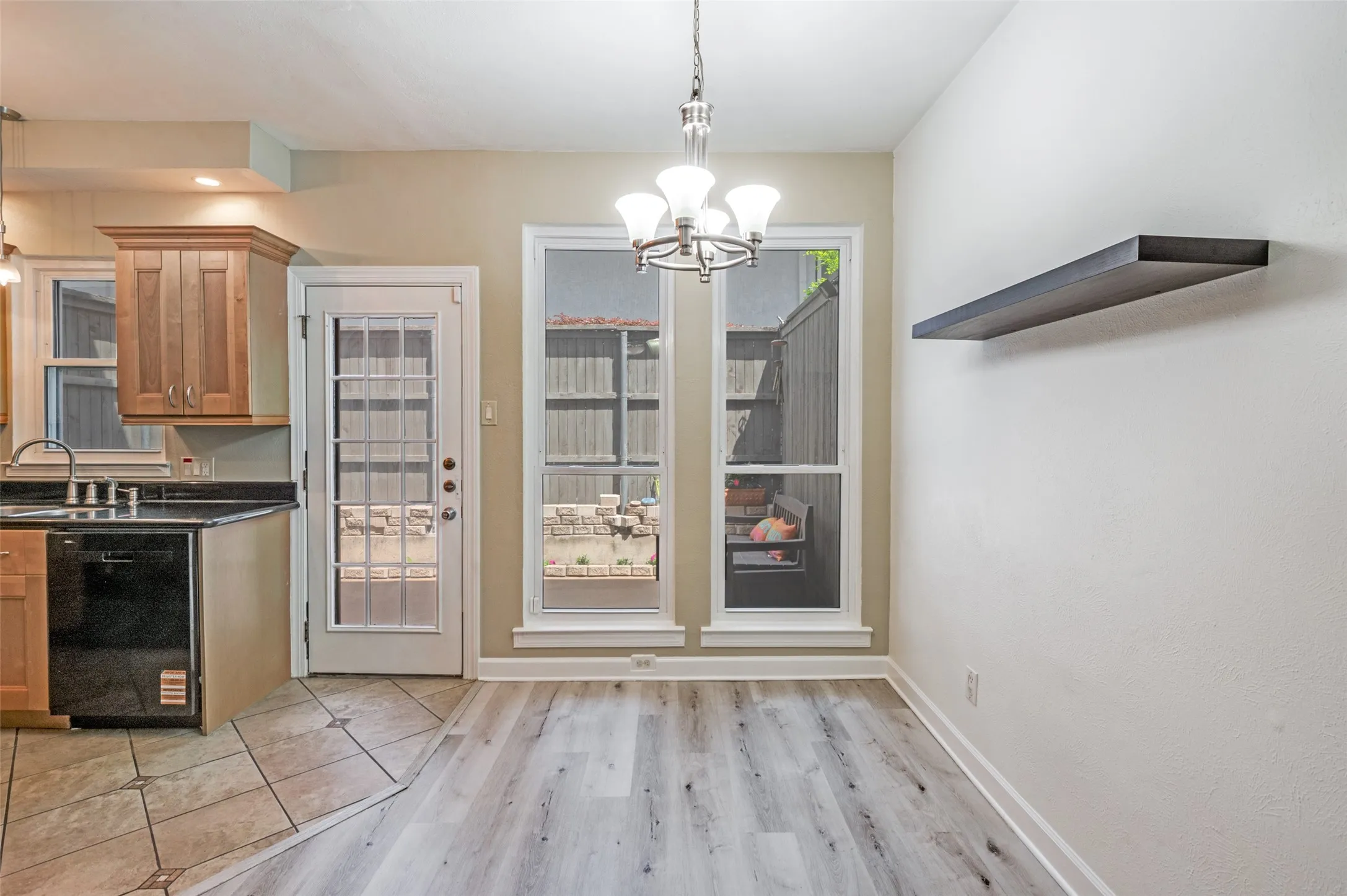 Condominium For Sale in Dallas County , 4132 Cole Avenue 102, Dallas, Texas 75204, 2 Bedroom, 2 Bathroom, Garage spaces, 1,080 Sqft, built in 1983, Preowned, mls#21236644, Real Estate Agent in Dallas, Homes For Sale in Dallas county, Homes For Sale in Dallas, Realtor in Dallas Texas, Real Estate Brokerage Independent Realty Texas, Luminita Cordes Realtor