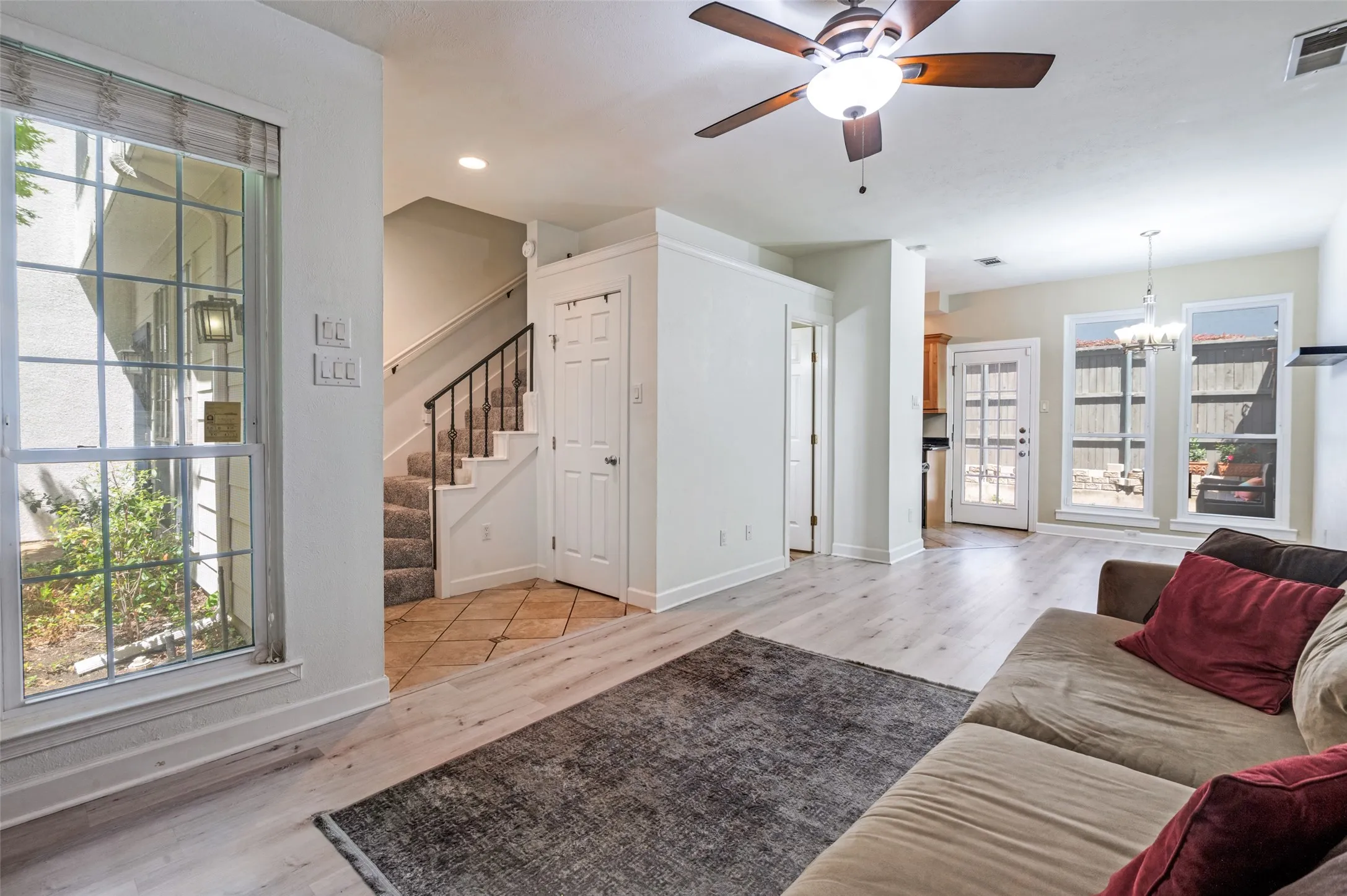 Condominium For Sale in Dallas County , 4132 Cole Avenue 102, Dallas, Texas 75204, 2 Bedroom, 2 Bathroom, Garage spaces, 1,080 Sqft, built in 1983, Preowned, mls#21236644, Real Estate Agent in Dallas, Homes For Sale in Dallas county, Homes For Sale in Dallas, Realtor in Dallas Texas, Real Estate Brokerage Independent Realty Texas, Luminita Cordes Realtor