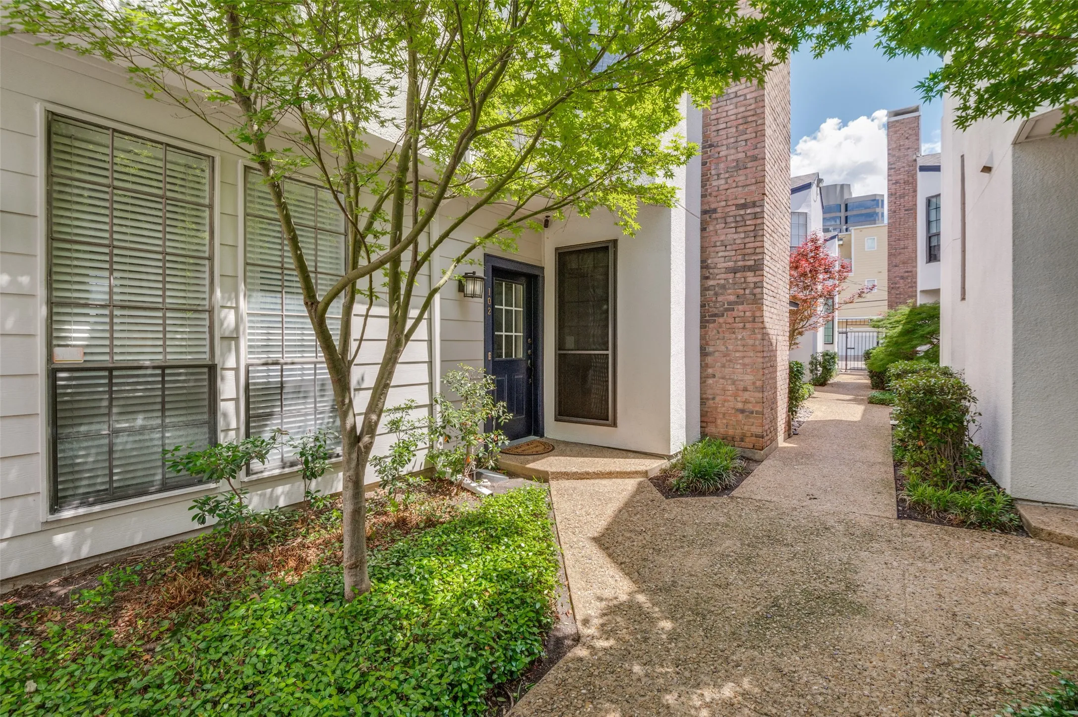 Condominium For Sale in Dallas County , 4132 Cole Avenue 102, Dallas, Texas 75204, 2 Bedroom, 2 Bathroom, Garage spaces, 1,080 Sqft, built in 1983, Preowned, mls#21236644, Real Estate Agent in Dallas, Homes For Sale in Dallas county, Homes For Sale in Dallas, Realtor in Dallas Texas, Real Estate Brokerage Independent Realty Texas, Luminita Cordes Realtor