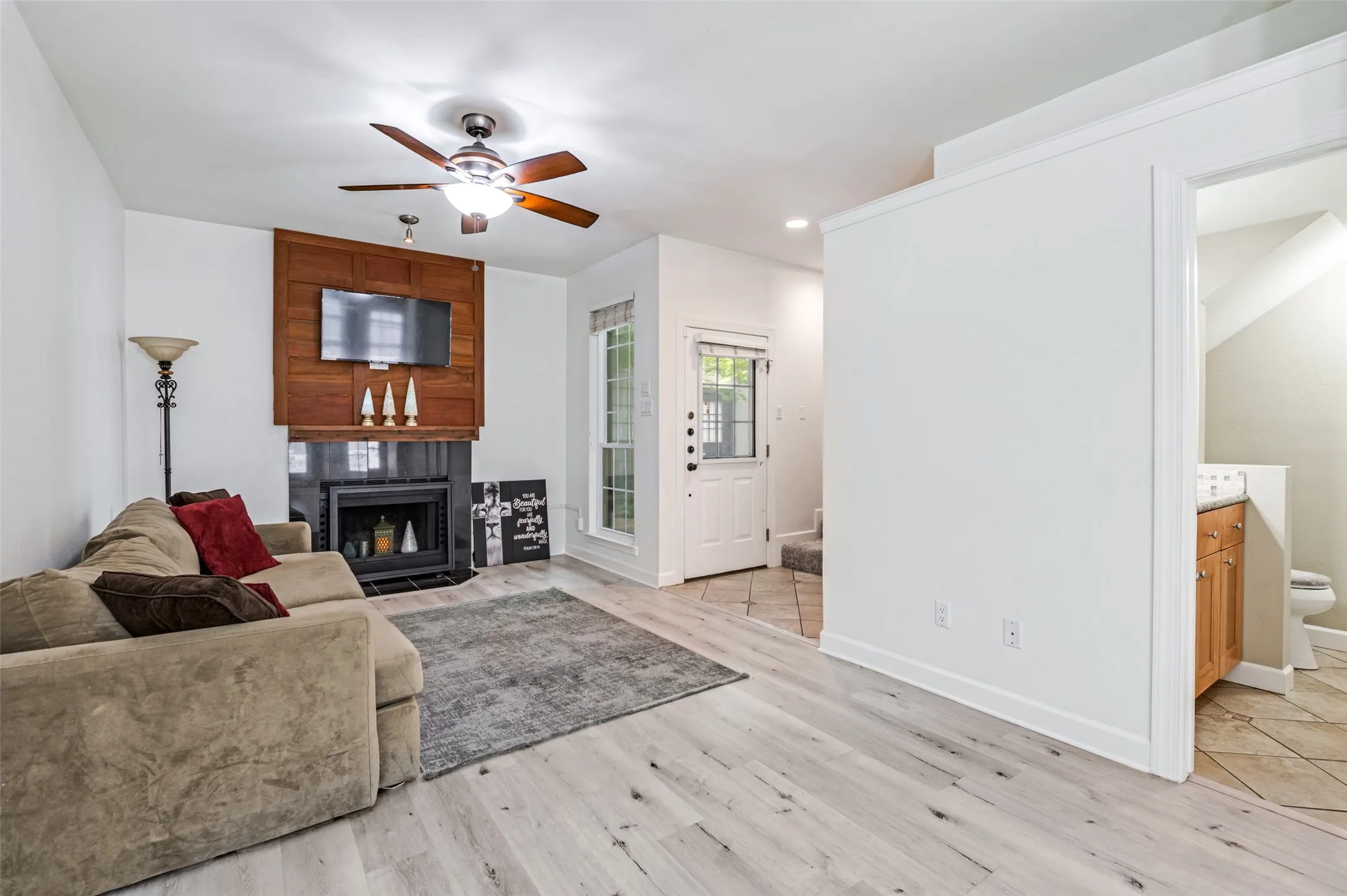 Condominium For Sale in Dallas County , 4132 Cole Avenue 102, Dallas, Texas 75204, 2 Bedroom, 2 Bathroom, Garage spaces, 1,080 Sqft, built in 1983, Preowned, mls#21236644, Real Estate Agent in Dallas, Homes For Sale in Dallas county, Homes For Sale in Dallas, Realtor in Dallas Texas, Real Estate Brokerage Independent Realty Texas, Luminita Cordes Realtor