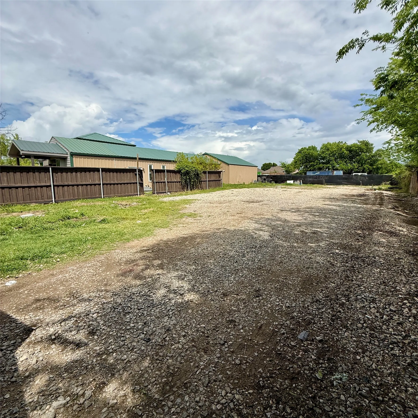 Approximately 5,000 commercial lot