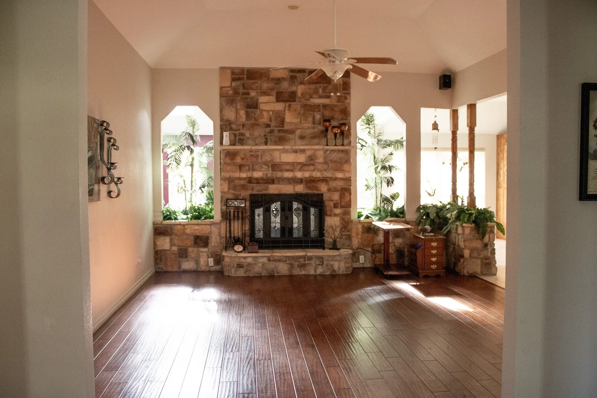 Single Family Residence For Sale in Tarrant County , 3416 Doris Walker Trail, Burleson, Texas 76028, 3 Bedroom, 2 Bathroom, 3 Garage spaces, 2,780 Sqft, built in 2002, Preowned, mls#21234312, Real Estate Agent in Burleson, Homes For Sale in Tarrant county, Homes For Sale in Burleson, Realtor in Burleson Texas, Real Estate Brokerage Independent Realty Texas, Luminita Cordes Realtor