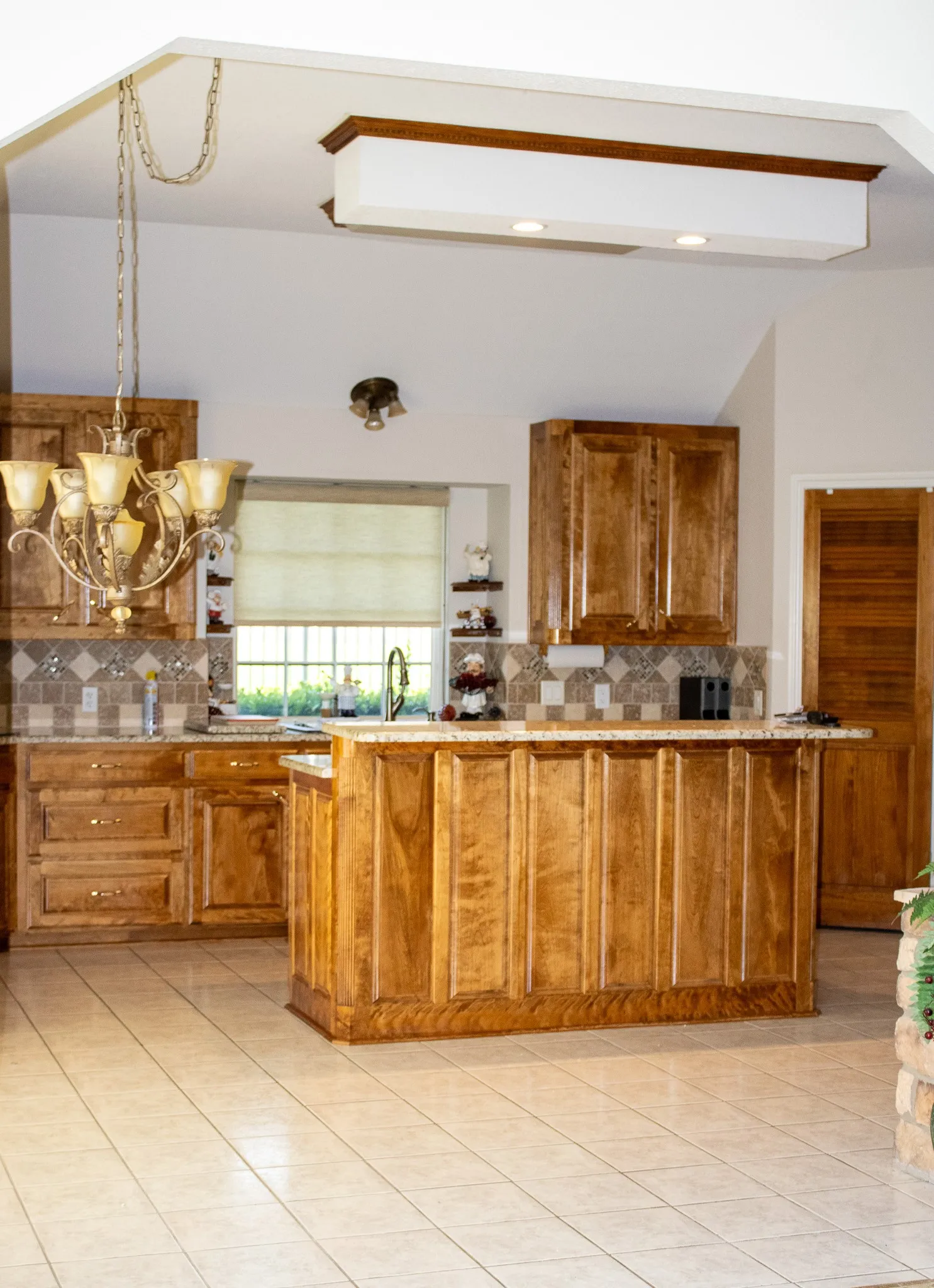 Single Family Residence For Sale in Tarrant County , 3416 Doris Walker Trail, Burleson, Texas 76028, 3 Bedroom, 2 Bathroom, 3 Garage spaces, 2,780 Sqft, built in 2002, Preowned, mls#21234312, Real Estate Agent in Burleson, Homes For Sale in Tarrant county, Homes For Sale in Burleson, Realtor in Burleson Texas, Real Estate Brokerage Independent Realty Texas, Luminita Cordes Realtor