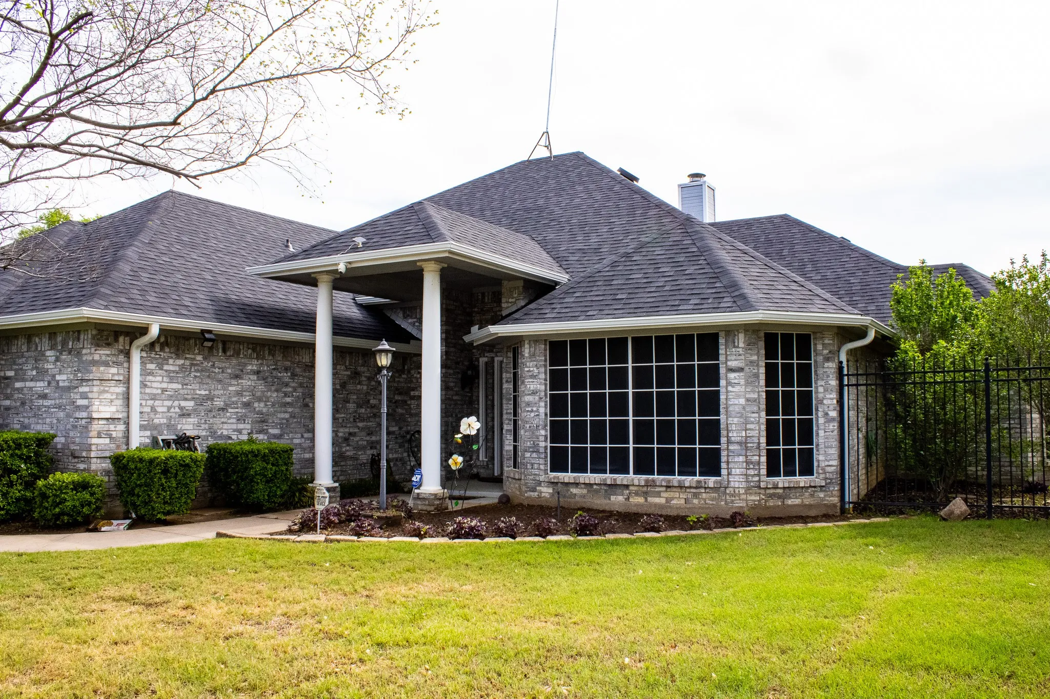 Single Family Residence For Sale in Tarrant County , 3416 Doris Walker Trail, Burleson, Texas 76028, 3 Bedroom, 2 Bathroom, 3 Garage spaces, 2,780 Sqft, built in 2002, Preowned, mls#21234312, Real Estate Agent in Burleson, Homes For Sale in Tarrant county, Homes For Sale in Burleson, Realtor in Burleson Texas, Real Estate Brokerage Independent Realty Texas, Luminita Cordes Realtor