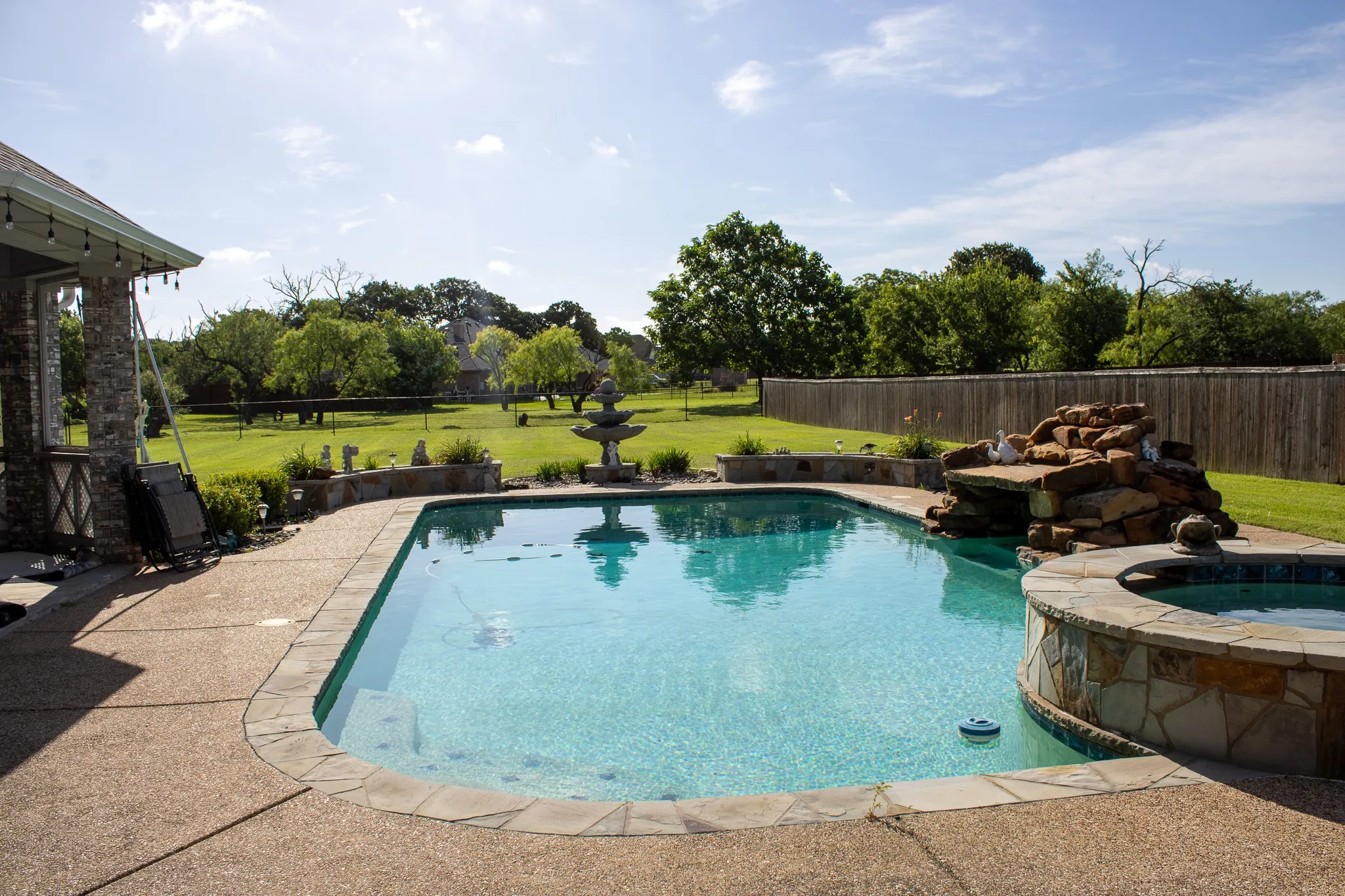 Single Family Residence For Sale in Tarrant County , 3416 Doris Walker Trail, Burleson, Texas 76028, 3 Bedroom, 2 Bathroom, 3 Garage spaces, 2,780 Sqft, built in 2002, Preowned, mls#21234312, Real Estate Agent in Burleson, Homes For Sale in Tarrant county, Homes For Sale in Burleson, Realtor in Burleson Texas, Real Estate Brokerage Independent Realty Texas, Luminita Cordes Realtor