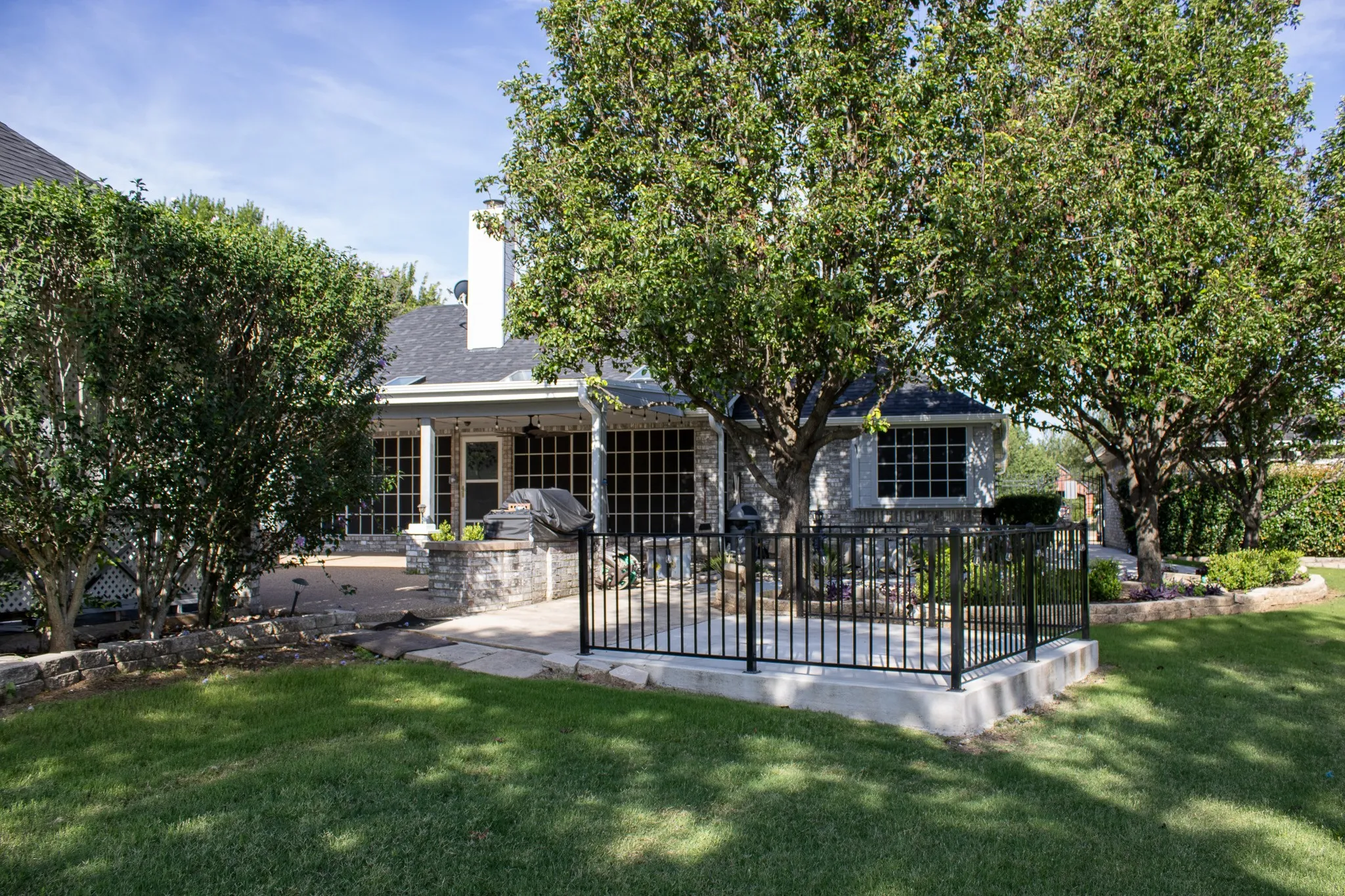 Single Family Residence For Sale in Tarrant County , 3416 Doris Walker Trail, Burleson, Texas 76028, 3 Bedroom, 2 Bathroom, 3 Garage spaces, 2,780 Sqft, built in 2002, Preowned, mls#21234312, Real Estate Agent in Burleson, Homes For Sale in Tarrant county, Homes For Sale in Burleson, Realtor in Burleson Texas, Real Estate Brokerage Independent Realty Texas, Luminita Cordes Realtor