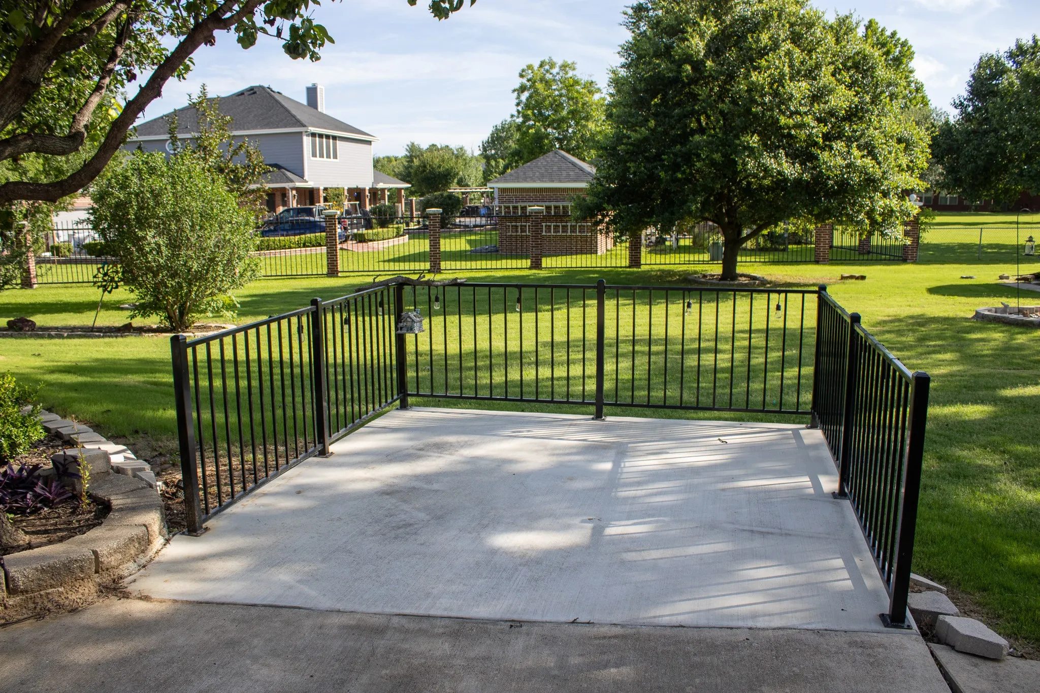 Single Family Residence For Sale in Tarrant County , 3416 Doris Walker Trail, Burleson, Texas 76028, 3 Bedroom, 2 Bathroom, 3 Garage spaces, 2,780 Sqft, built in 2002, Preowned, mls#21234312, Real Estate Agent in Burleson, Homes For Sale in Tarrant county, Homes For Sale in Burleson, Realtor in Burleson Texas, Real Estate Brokerage Independent Realty Texas, Luminita Cordes Realtor
