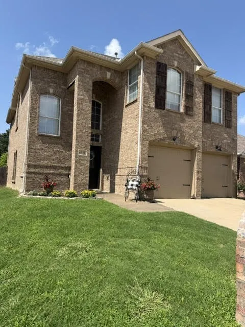 Single Family Residence For Sale in Tarrant County , 6811 Shore Breeze Court, Arlington, Texas 76016, 4 Bedroom, 3 Bathroom, 2 Garage spaces, 2,462 Sqft, built in 2006, Preowned, mls#21236163, Real Estate Agent in Arlington, Homes For Sale in Tarrant county, Homes For Sale in Arlington, Realtor in Arlington Texas, Real Estate Brokerage Independent Realty Texas, Luminita Cordes Realtor