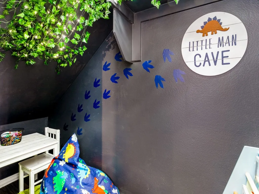 Fun kids' nook - ADORABLE!