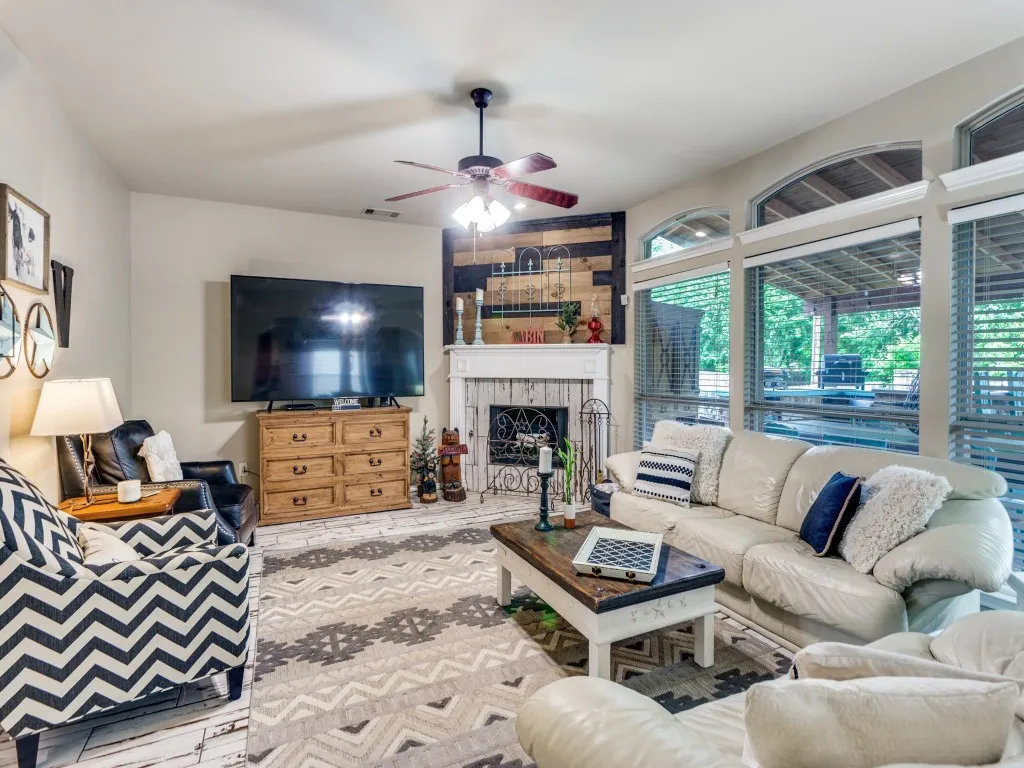 Living room, view 2 - with gas fireplace!
