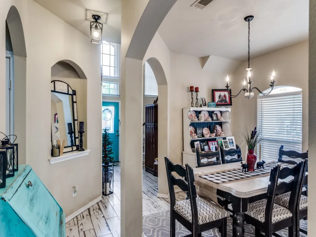 Dining area - across from art niche with spot light!