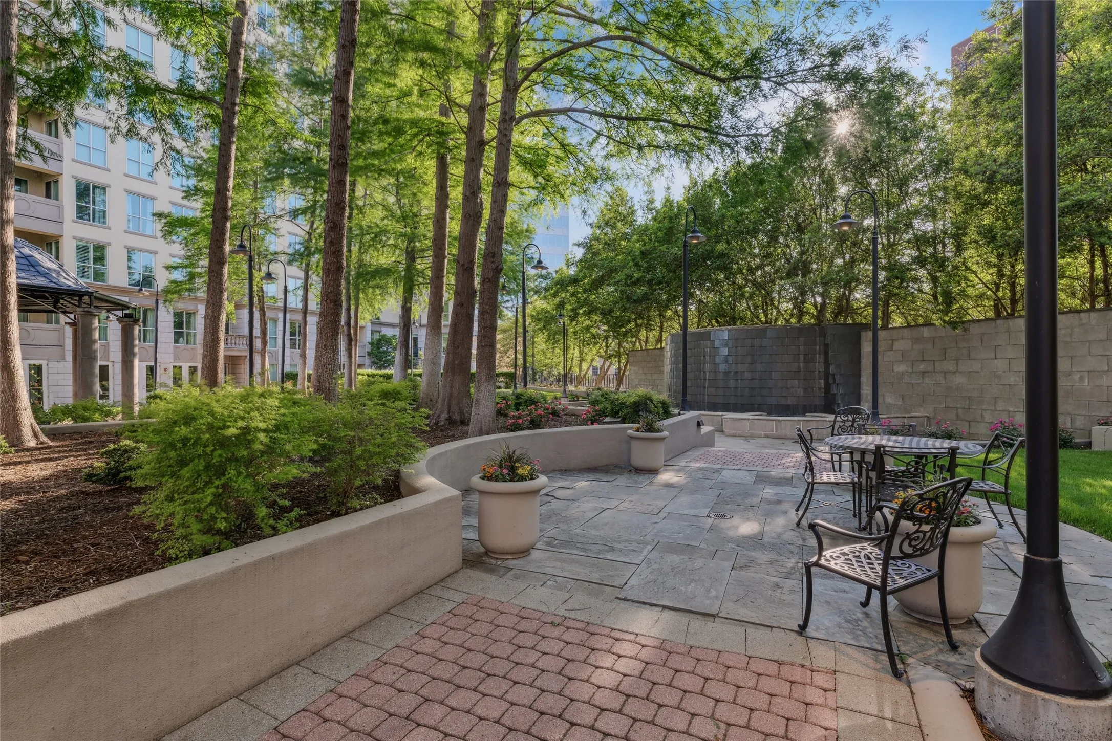 Condominium For Sale in Dallas County , 3401 Lee Parkway 1003, Dallas, Texas 75219, 2 Bedroom, 2 Bathroom, 2 Garage spaces, 1,730 Sqft, built in 1998, Preowned, mls#21236745, Real Estate Agent in Dallas, Homes For Sale in Dallas county, Homes For Sale in Dallas, Realtor in Dallas Texas, Real Estate Brokerage Independent Realty Texas, Luminita Cordes Realtor