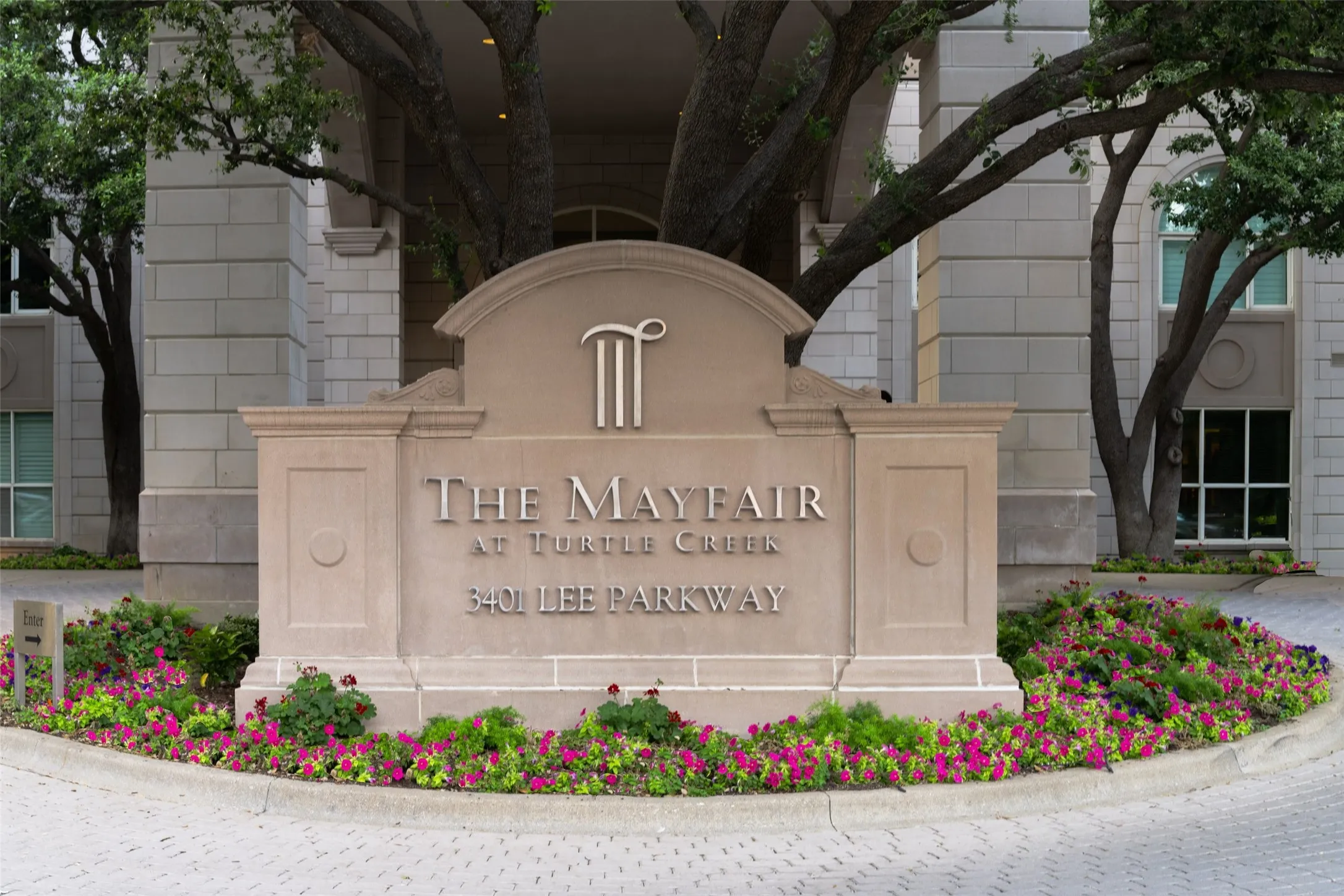 Condominium For Sale in Dallas County , 3401 Lee Parkway 1003, Dallas, Texas 75219, 2 Bedroom, 2 Bathroom, 2 Garage spaces, 1,730 Sqft, built in 1998, Preowned, mls#21236745, Real Estate Agent in Dallas, Homes For Sale in Dallas county, Homes For Sale in Dallas, Realtor in Dallas Texas, Real Estate Brokerage Independent Realty Texas, Luminita Cordes Realtor