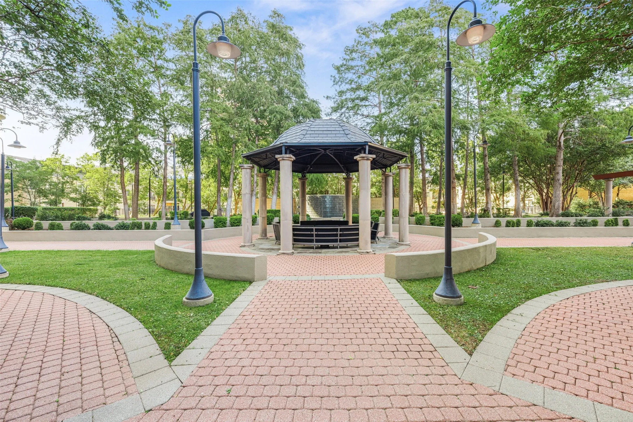 Condominium For Sale in Dallas County , 3401 Lee Parkway 1003, Dallas, Texas 75219, 2 Bedroom, 2 Bathroom, 2 Garage spaces, 1,730 Sqft, built in 1998, Preowned, mls#21236745, Real Estate Agent in Dallas, Homes For Sale in Dallas county, Homes For Sale in Dallas, Realtor in Dallas Texas, Real Estate Brokerage Independent Realty Texas, Luminita Cordes Realtor