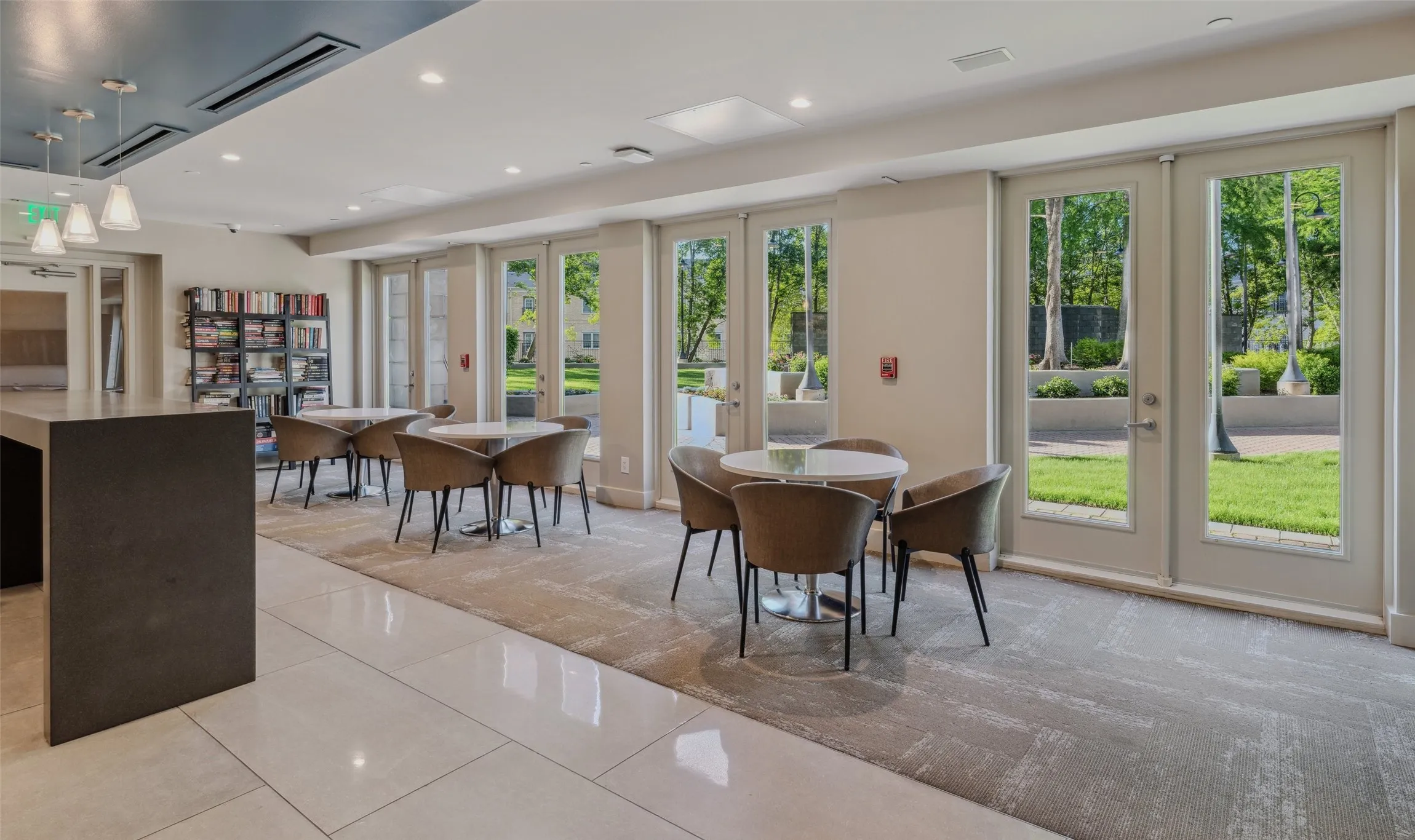 Condominium For Sale in Dallas County , 3401 Lee Parkway 1003, Dallas, Texas 75219, 2 Bedroom, 2 Bathroom, 2 Garage spaces, 1,730 Sqft, built in 1998, Preowned, mls#21236745, Real Estate Agent in Dallas, Homes For Sale in Dallas county, Homes For Sale in Dallas, Realtor in Dallas Texas, Real Estate Brokerage Independent Realty Texas, Luminita Cordes Realtor