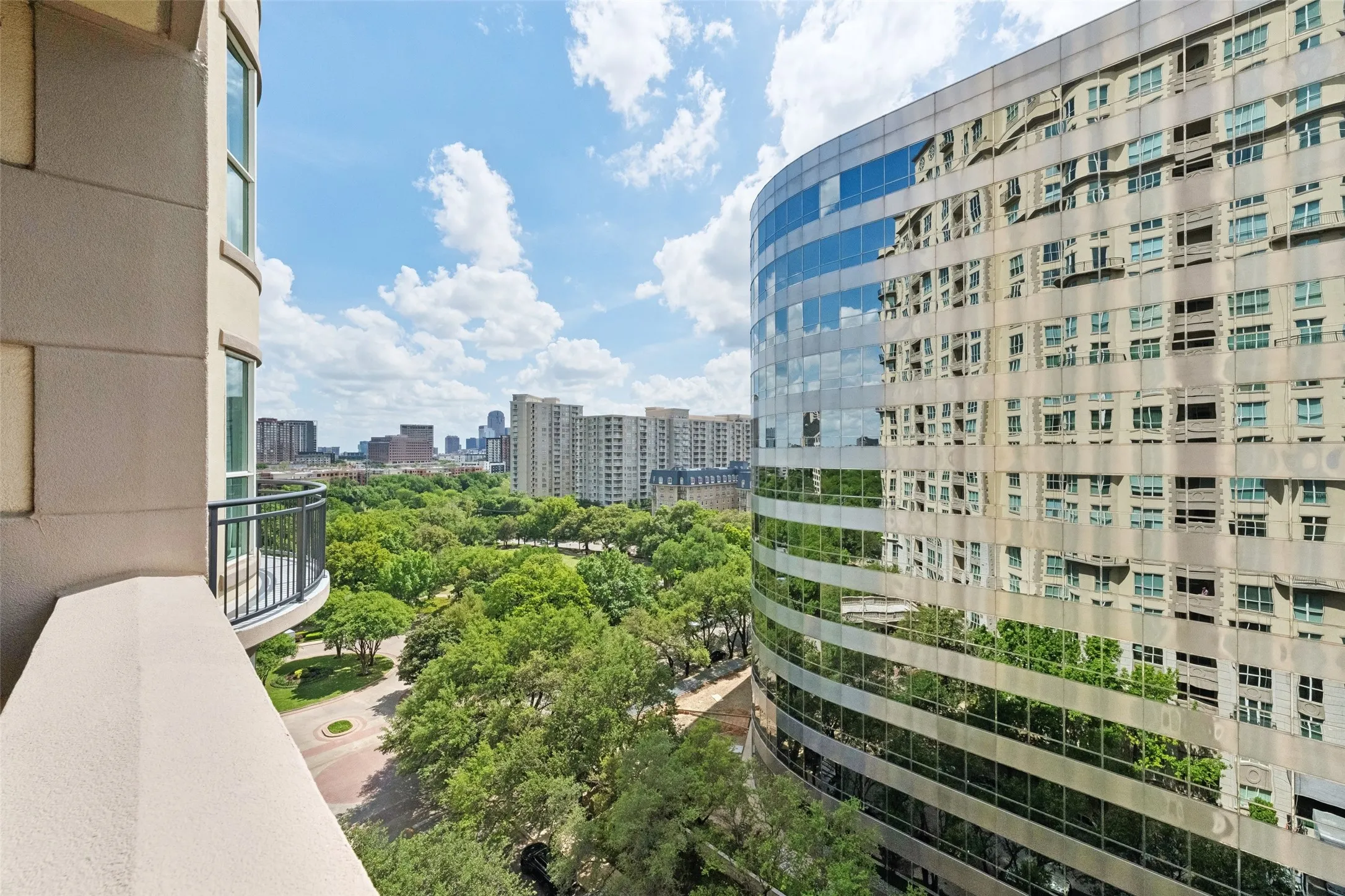 Condominium For Sale in Dallas County , 3401 Lee Parkway 1003, Dallas, Texas 75219, 2 Bedroom, 2 Bathroom, 2 Garage spaces, 1,730 Sqft, built in 1998, Preowned, mls#21236745, Real Estate Agent in Dallas, Homes For Sale in Dallas county, Homes For Sale in Dallas, Realtor in Dallas Texas, Real Estate Brokerage Independent Realty Texas, Luminita Cordes Realtor