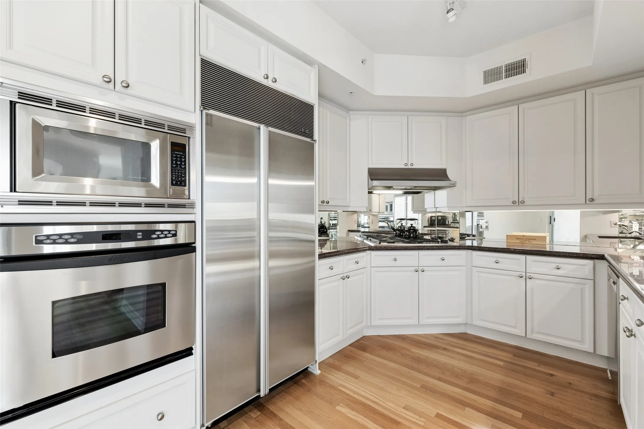 Condominium For Sale in Dallas County , 3401 Lee Parkway 1003, Dallas, Texas 75219, 2 Bedroom, 2 Bathroom, 2 Garage spaces, 1,730 Sqft, built in 1998, Preowned, mls#21236745, Real Estate Agent in Dallas, Homes For Sale in Dallas county, Homes For Sale in Dallas, Realtor in Dallas Texas, Real Estate Brokerage Independent Realty Texas, Luminita Cordes Realtor