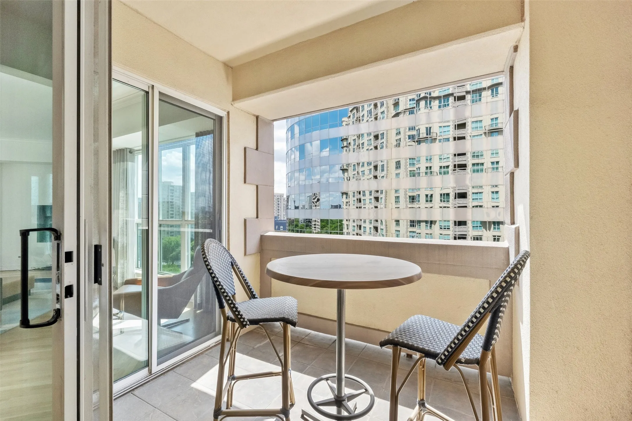 Condominium For Sale in Dallas County , 3401 Lee Parkway 1003, Dallas, Texas 75219, 2 Bedroom, 2 Bathroom, 2 Garage spaces, 1,730 Sqft, built in 1998, Preowned, mls#21236745, Real Estate Agent in Dallas, Homes For Sale in Dallas county, Homes For Sale in Dallas, Realtor in Dallas Texas, Real Estate Brokerage Independent Realty Texas, Luminita Cordes Realtor