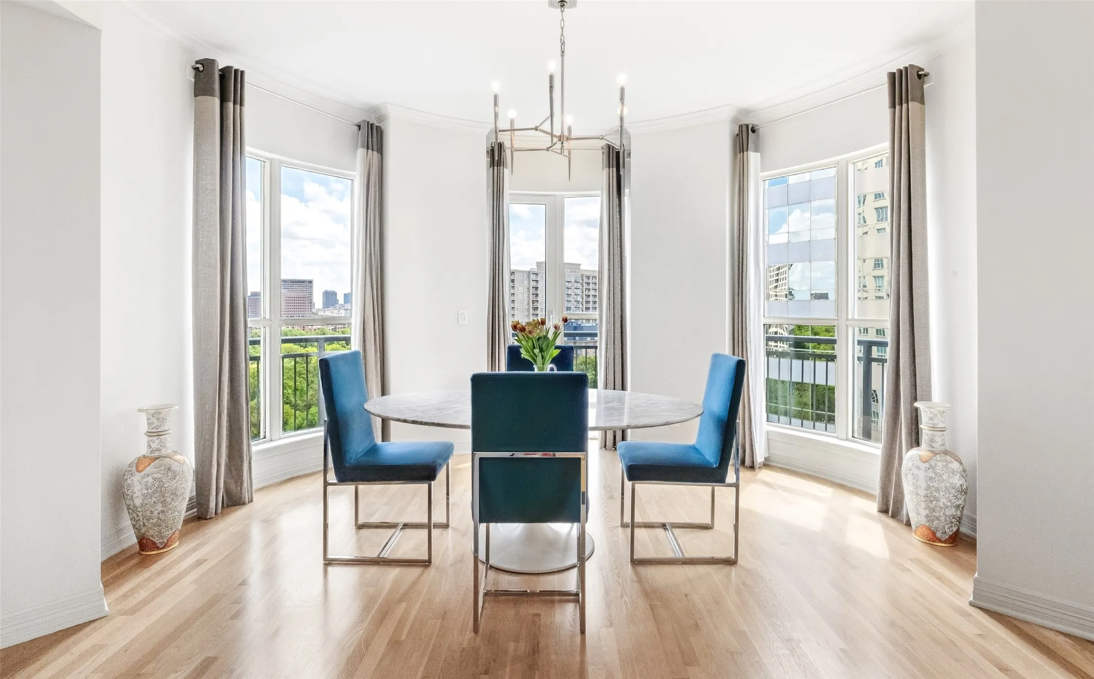 Condominium For Sale in Dallas County , 3401 Lee Parkway 1003, Dallas, Texas 75219, 2 Bedroom, 2 Bathroom, 2 Garage spaces, 1,730 Sqft, built in 1998, Preowned, mls#21236745, Real Estate Agent in Dallas, Homes For Sale in Dallas county, Homes For Sale in Dallas, Realtor in Dallas Texas, Real Estate Brokerage Independent Realty Texas, Luminita Cordes Realtor