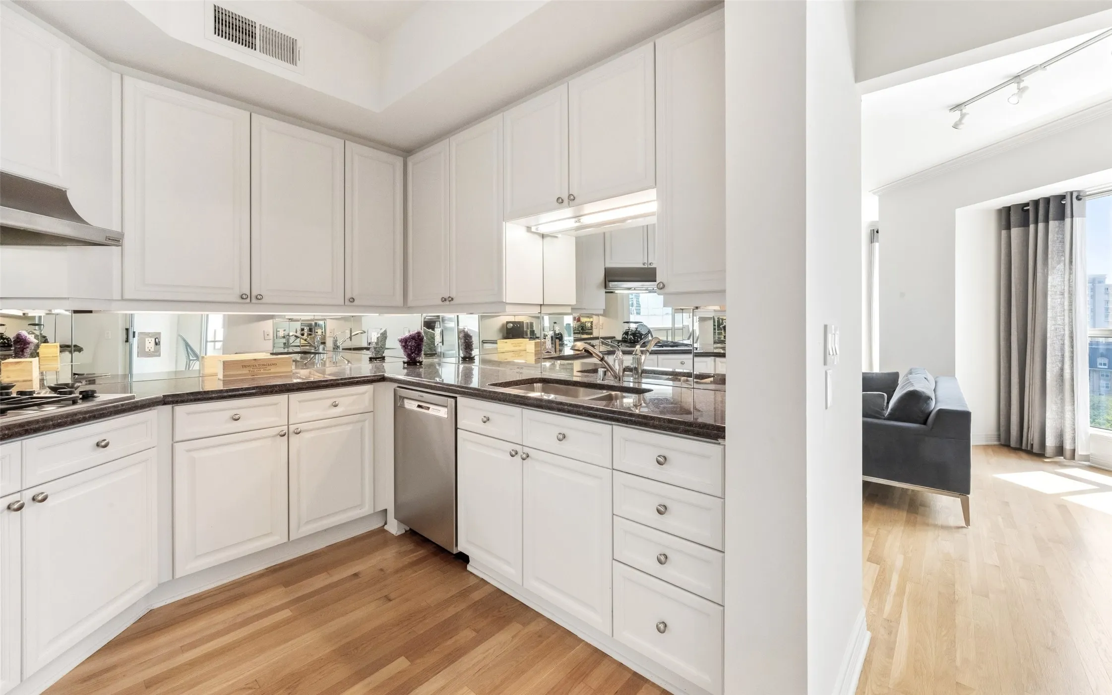 Condominium For Sale in Dallas County , 3401 Lee Parkway 1003, Dallas, Texas 75219, 2 Bedroom, 2 Bathroom, 2 Garage spaces, 1,730 Sqft, built in 1998, Preowned, mls#21236745, Real Estate Agent in Dallas, Homes For Sale in Dallas county, Homes For Sale in Dallas, Realtor in Dallas Texas, Real Estate Brokerage Independent Realty Texas, Luminita Cordes Realtor