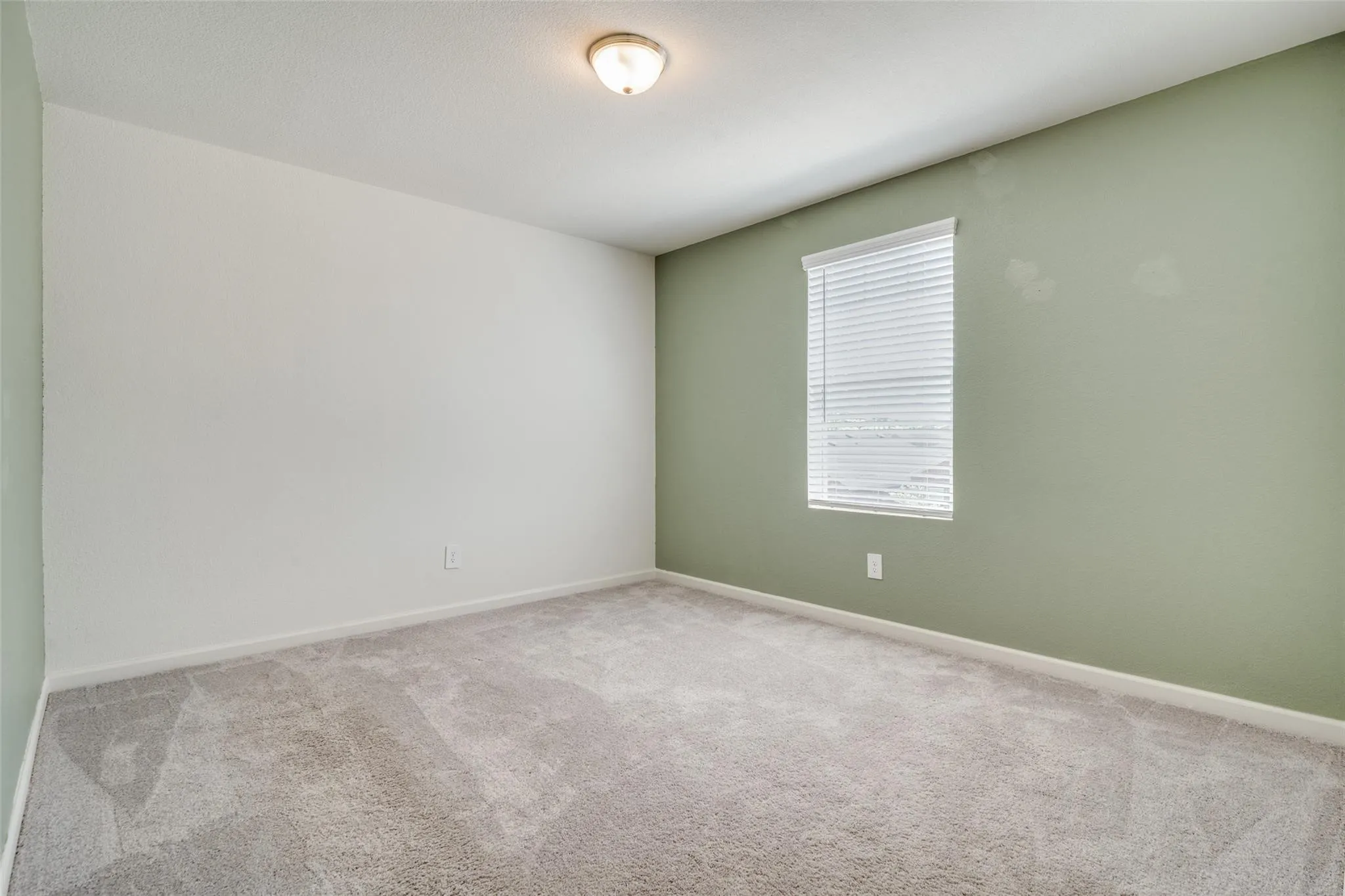 Single Family Residence For Rent in Collin County , 731 Yorkshire Drive, Lavon, Texas 75166, 4 Bedroom, 4 Bathroom, 2 Garage spaces, 2,542 Sqft, built in 2022, mls#21236788, Real Estate Agent in Lavon, Homes For Rent in Collin county, Homes For Rent in Lavon, Realtor in Lavon Texas, Real Estate Brokerage Independent Realty Texas, Luminita Cordes Realtor