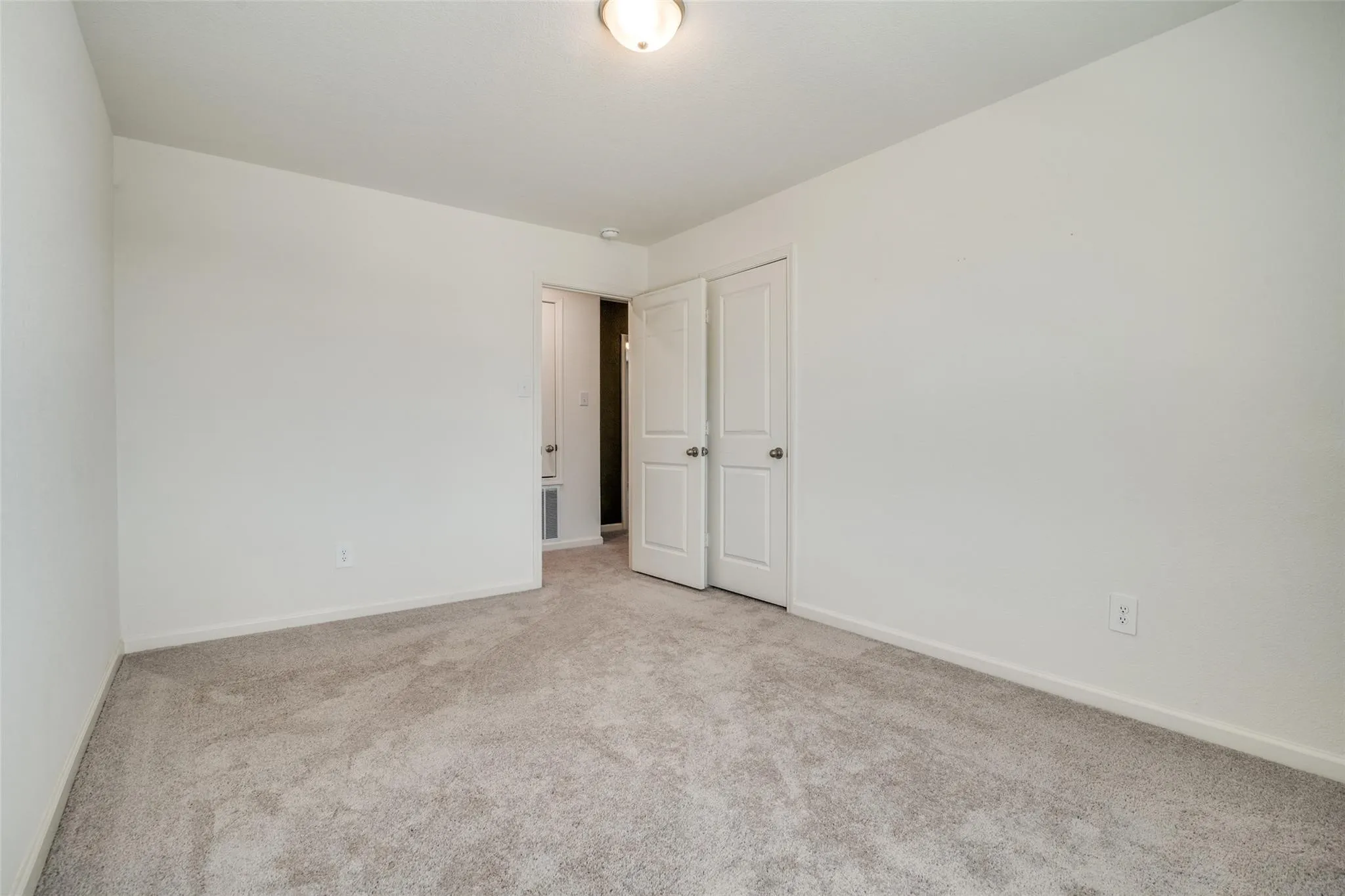 Single Family Residence For Rent in Collin County , 731 Yorkshire Drive, Lavon, Texas 75166, 4 Bedroom, 4 Bathroom, 2 Garage spaces, 2,542 Sqft, built in 2022, mls#21236788, Real Estate Agent in Lavon, Homes For Rent in Collin county, Homes For Rent in Lavon, Realtor in Lavon Texas, Real Estate Brokerage Independent Realty Texas, Luminita Cordes Realtor