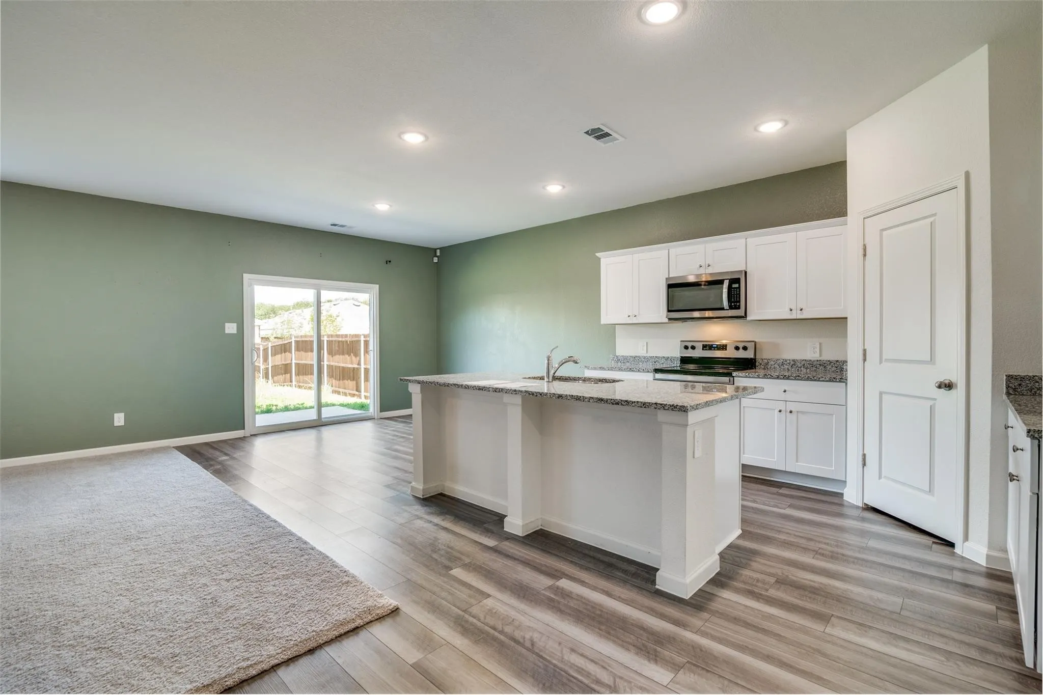 Single Family Residence For Rent in Collin County , 731 Yorkshire Drive, Lavon, Texas 75166, 4 Bedroom, 4 Bathroom, 2 Garage spaces, 2,542 Sqft, built in 2022, mls#21236788, Real Estate Agent in Lavon, Homes For Rent in Collin county, Homes For Rent in Lavon, Realtor in Lavon Texas, Real Estate Brokerage Independent Realty Texas, Luminita Cordes Realtor