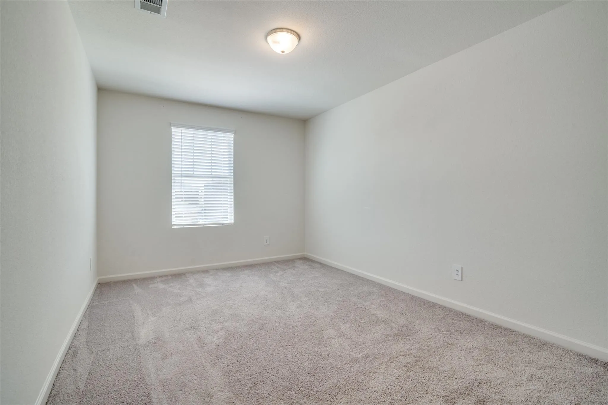 Single Family Residence For Rent in Collin County , 731 Yorkshire Drive, Lavon, Texas 75166, 4 Bedroom, 4 Bathroom, 2 Garage spaces, 2,542 Sqft, built in 2022, mls#21236788, Real Estate Agent in Lavon, Homes For Rent in Collin county, Homes For Rent in Lavon, Realtor in Lavon Texas, Real Estate Brokerage Independent Realty Texas, Luminita Cordes Realtor