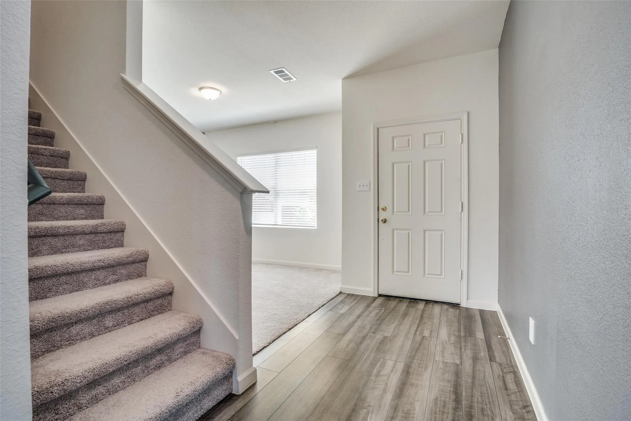 Single Family Residence For Rent in Collin County , 731 Yorkshire Drive, Lavon, Texas 75166, 4 Bedroom, 4 Bathroom, 2 Garage spaces, 2,542 Sqft, built in 2022, mls#21236788, Real Estate Agent in Lavon, Homes For Rent in Collin county, Homes For Rent in Lavon, Realtor in Lavon Texas, Real Estate Brokerage Independent Realty Texas, Luminita Cordes Realtor